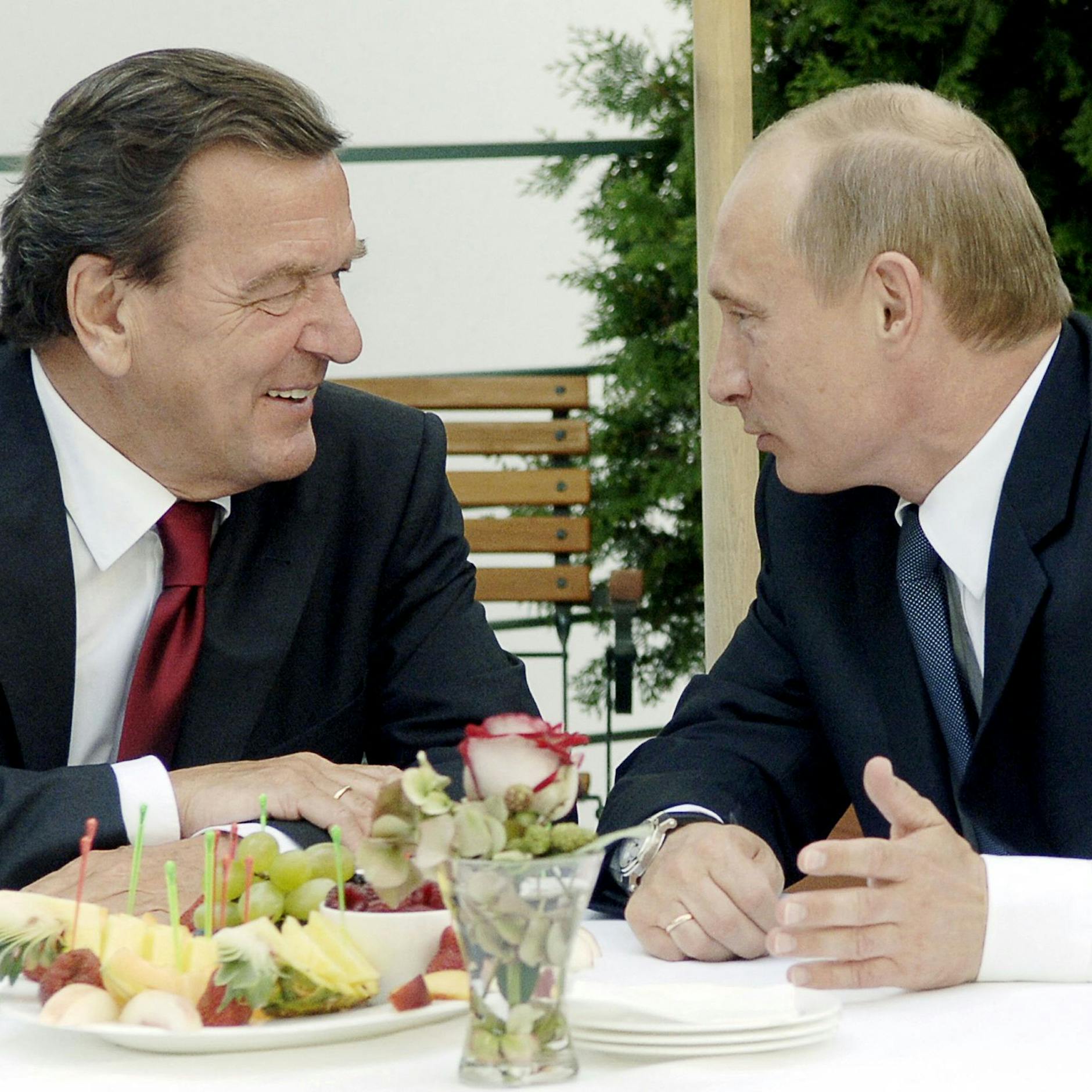 Gerhard Schröder steht zu Wladimir Putin: Krieg in der Ukraine ist „eine Konsequenz politischen Versagens“