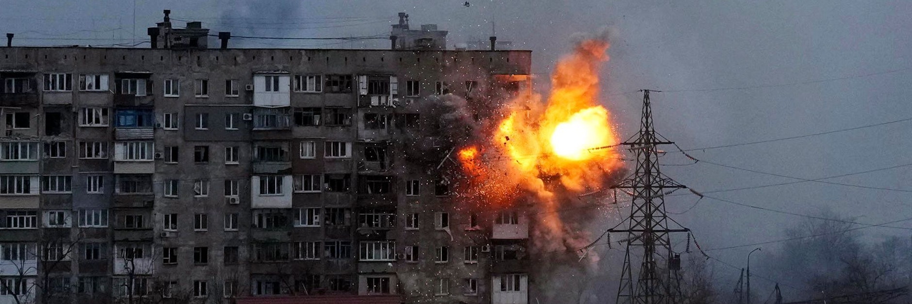 Schon in den vergangenen Tagen würden in Mariupol immer wieder Wohnhäuser angegriffen.