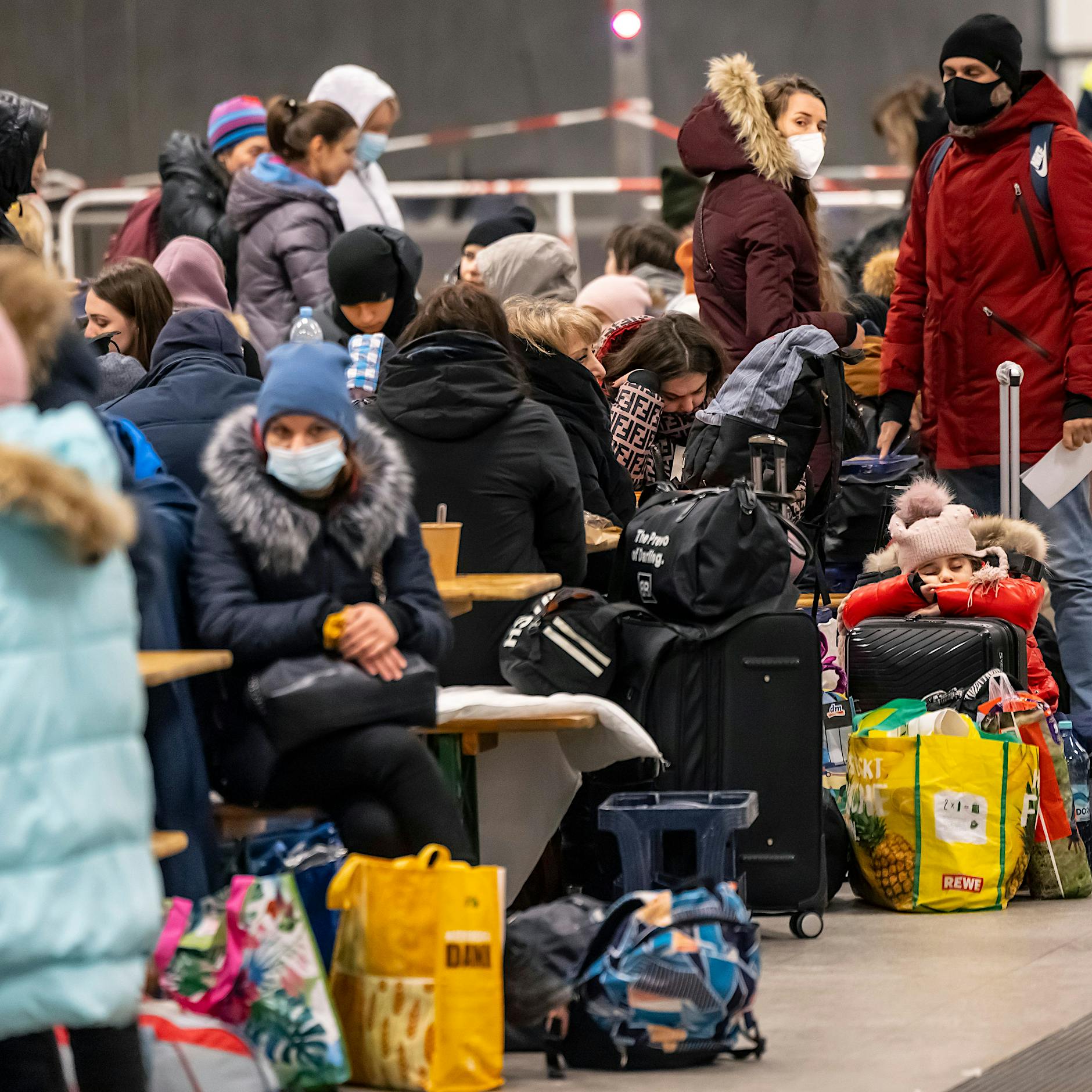 Notübernachtungen für Flüchtlinge in Tegel, Giffey fordert Hilfe vom Bund