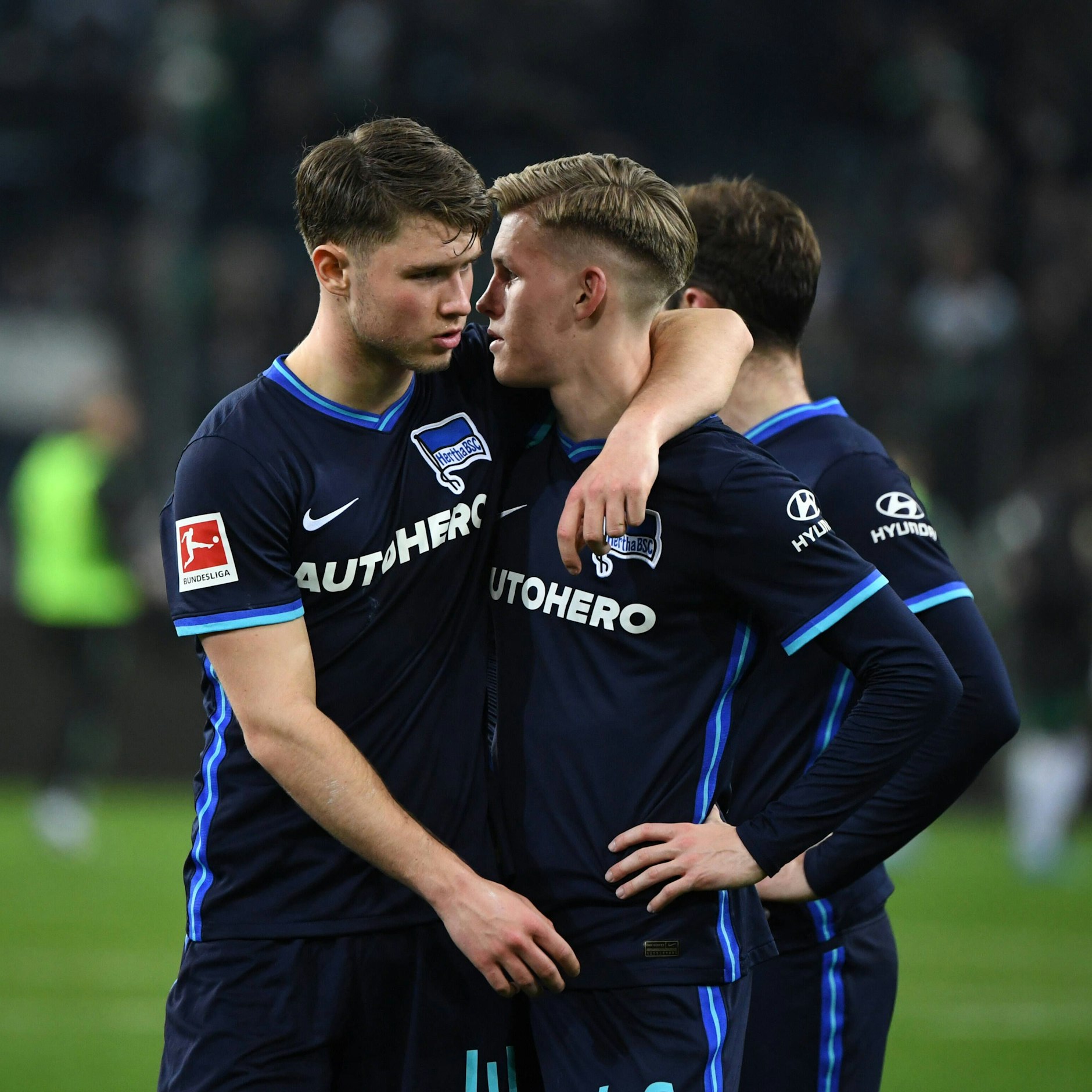 Bei Korkuts letztem Spiel in Gladbach sollten es die Teenies Linus Gechter und Anton Kade richten, aber die beiden konnten sich auch nur trösten.