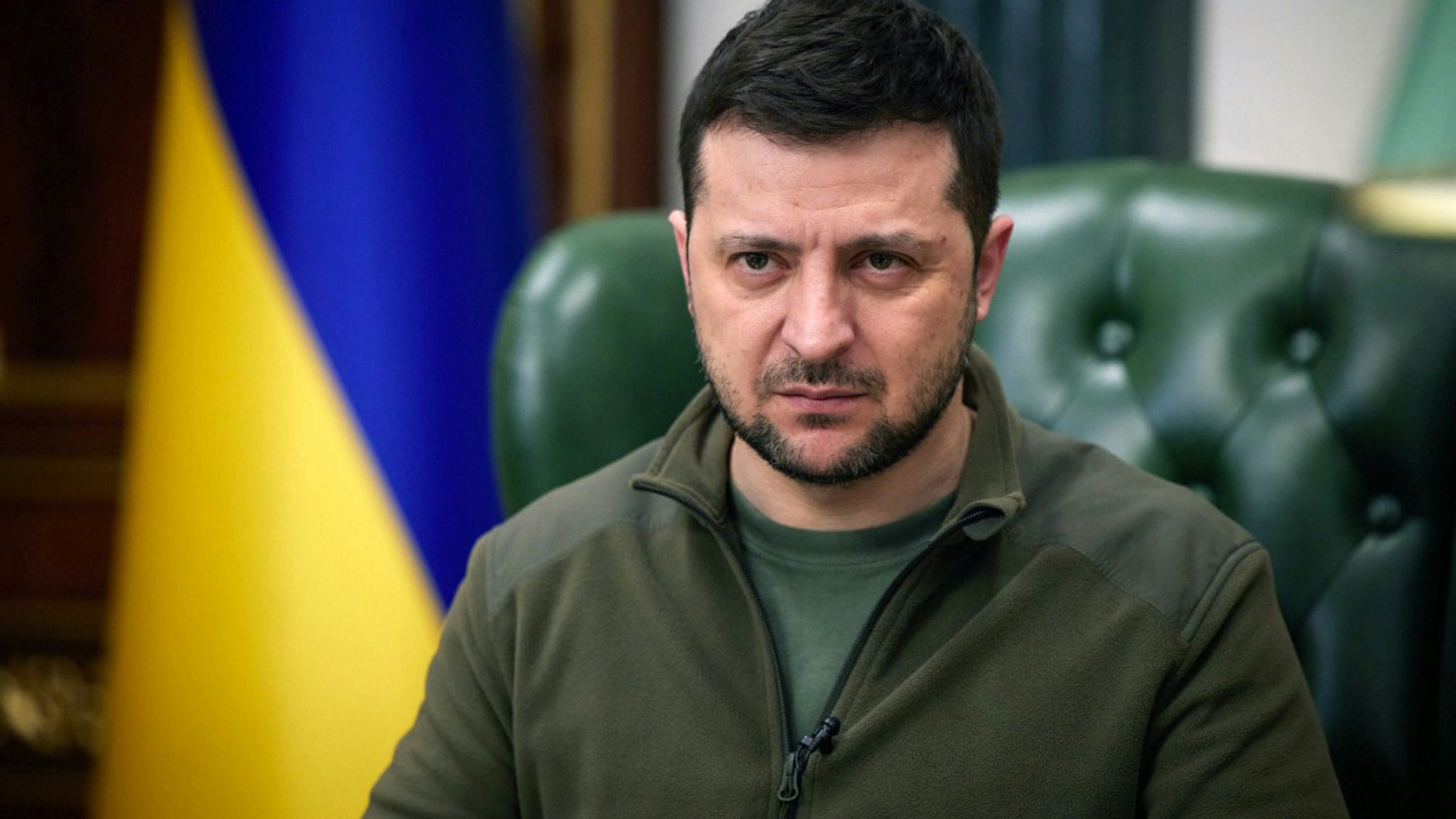 Der ukrainische Präsident Wolodymyr Selenskyj droht russischen Unterstützern. 