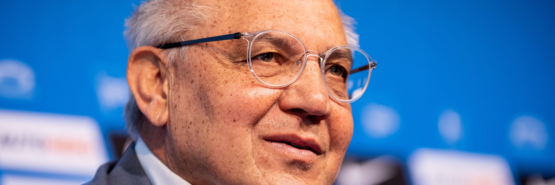 Trainer Felix Magath nimmt Dienstag die Arbeit mit Herthas Profis auf.