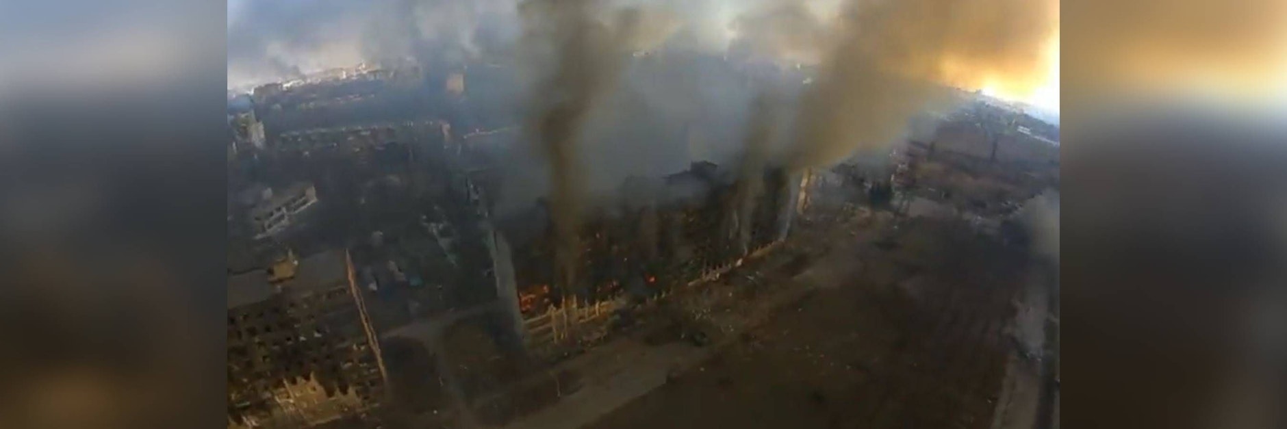 Ein Auszug aus dem veröffentlichten Video: Die Stadt Mariupol ist schwer zerstört.