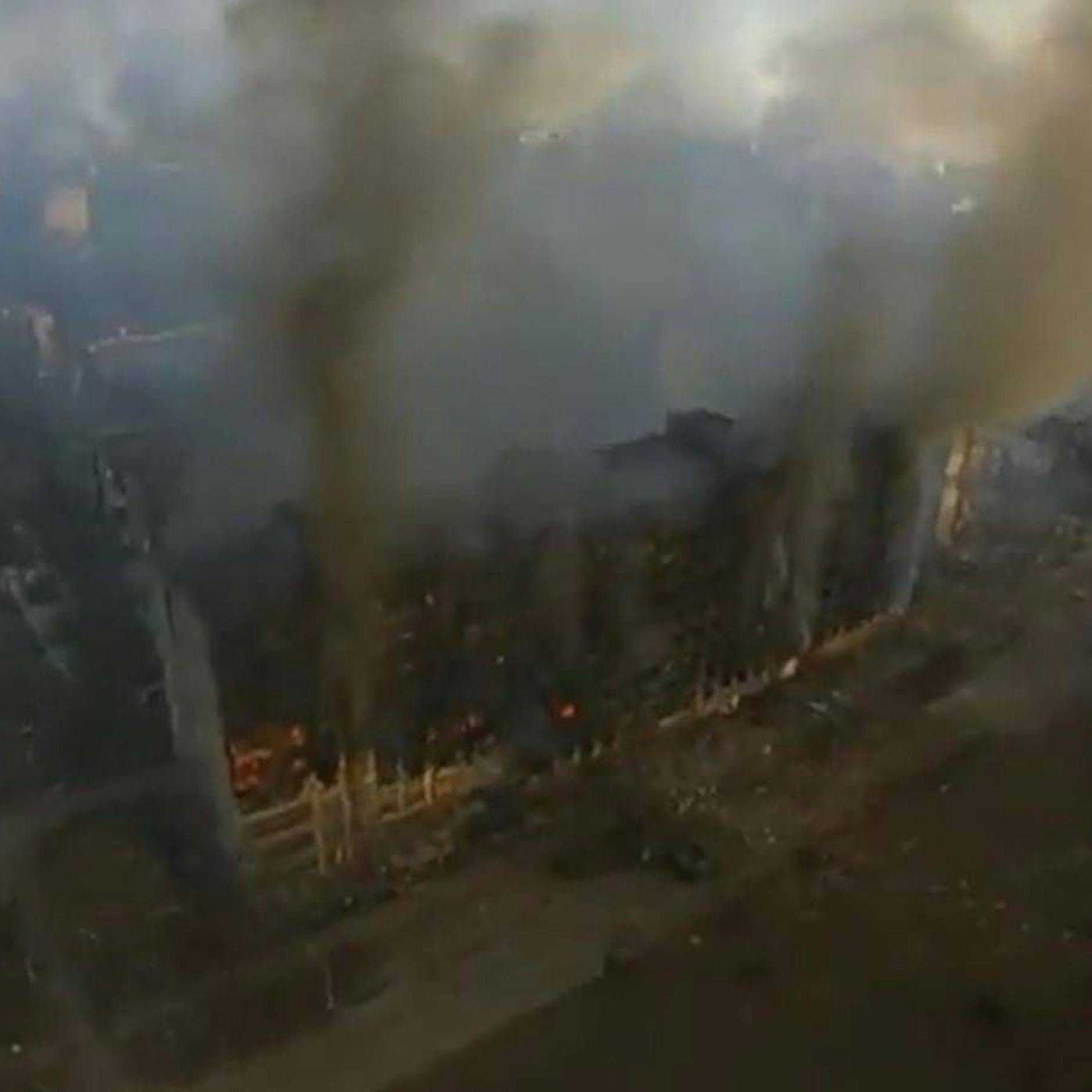 Schock-Video aus Mariupol zeigen zerstörte Wohnhäuser, Rauch und Asche: So zerstört Putins Krieg die Ukraine