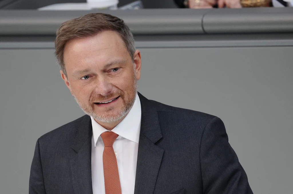 Lindner will Autofahrer mit Spritpreis-Rabatt entlasten