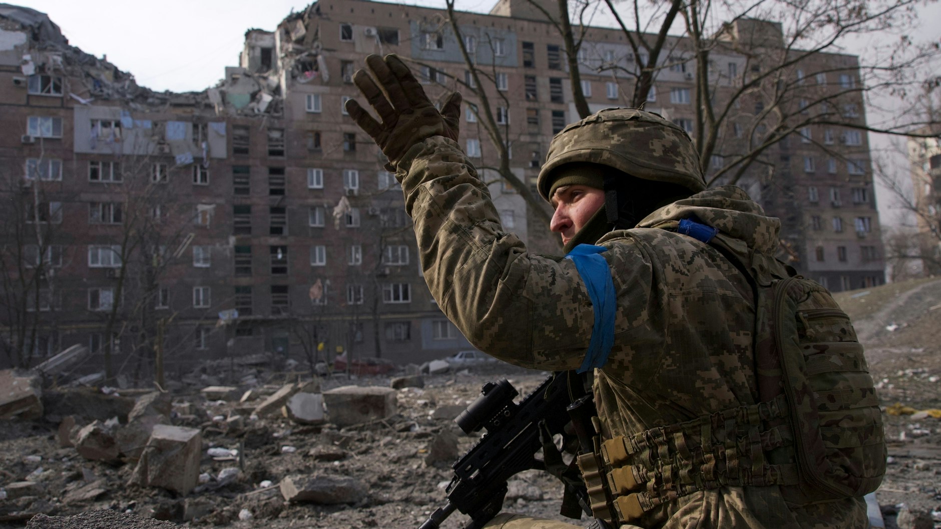 Ukrainischer Soldat in Mariupol.