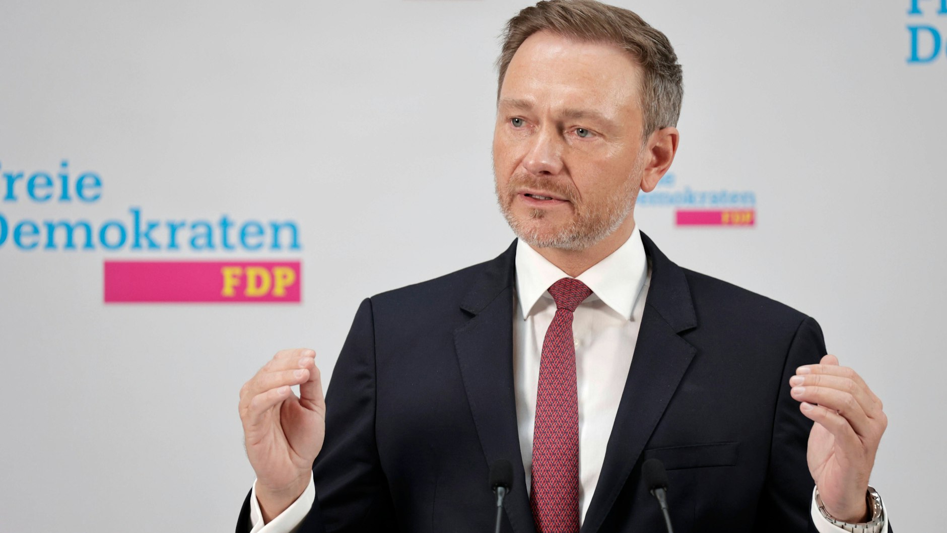 Runter mit dem Preis: Christian Lindner, FDP-Bundesminister der Finanzen, erläutert am Montag seinen Plan vor der Presse.