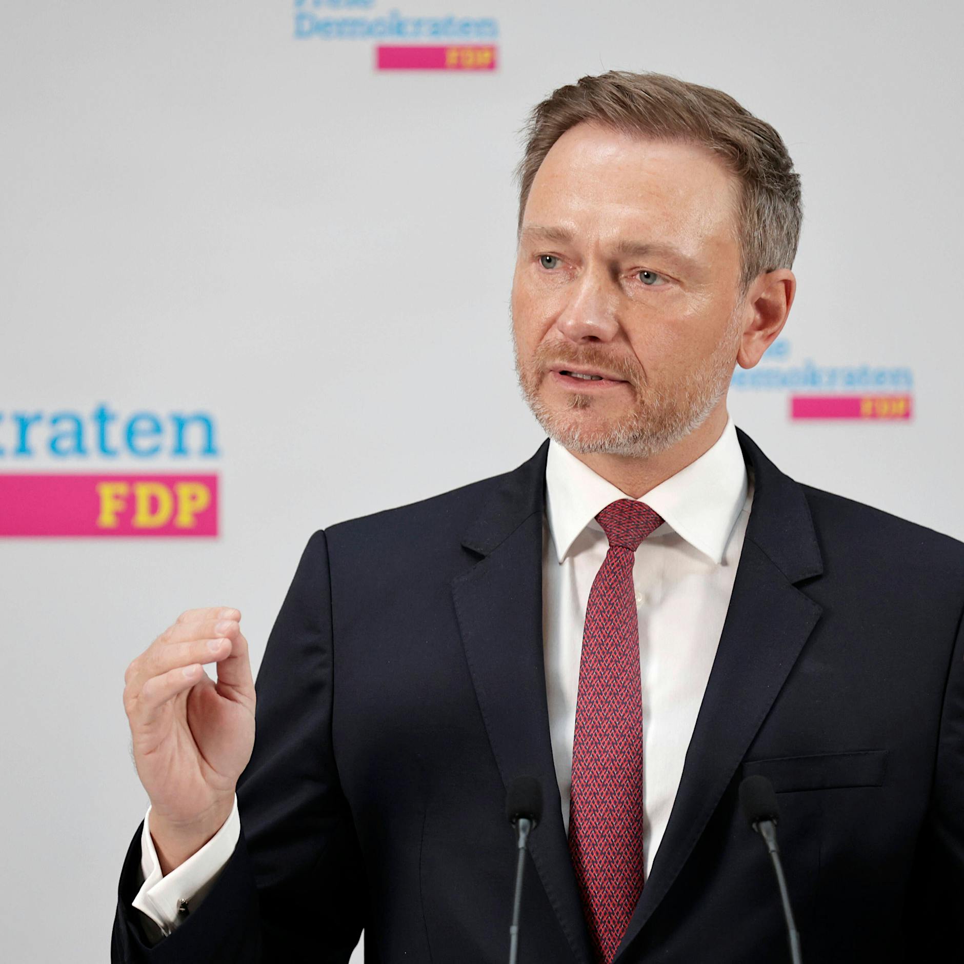 Der FDP-Finanzminister will den Spritpreis staatlich regulieren