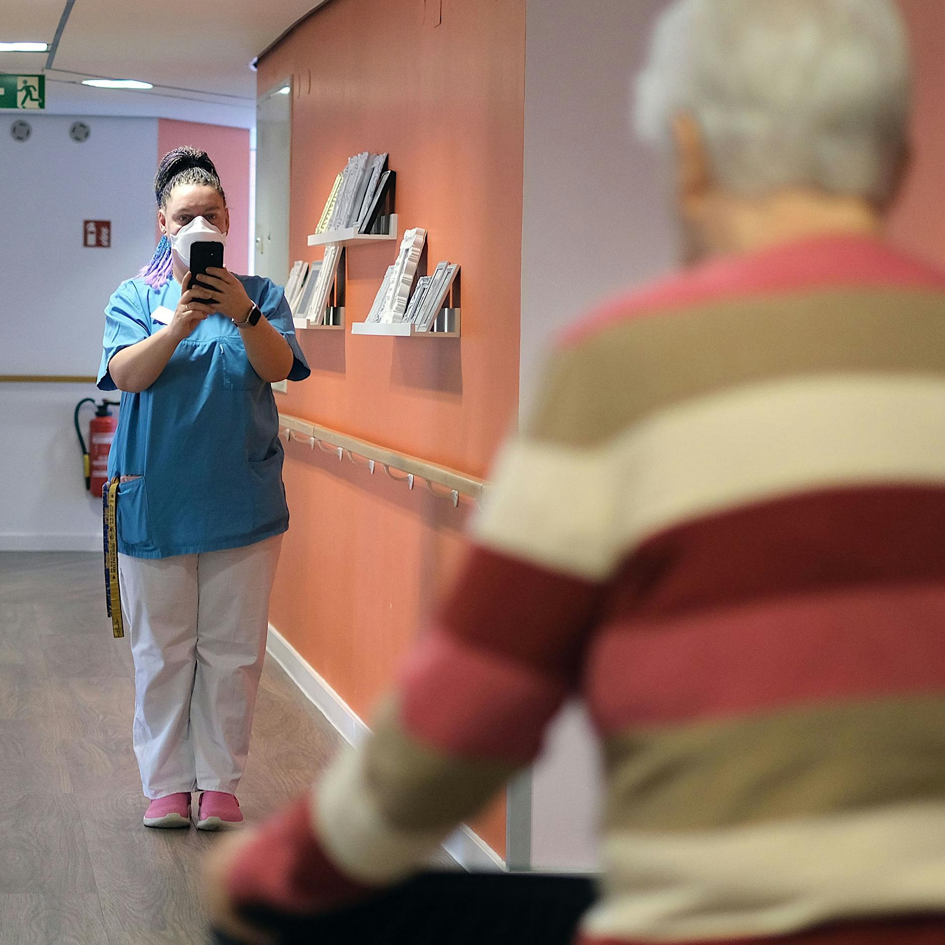 Wie Künstliche Intelligenz die Arbeit der Pflegenden erleichtern soll