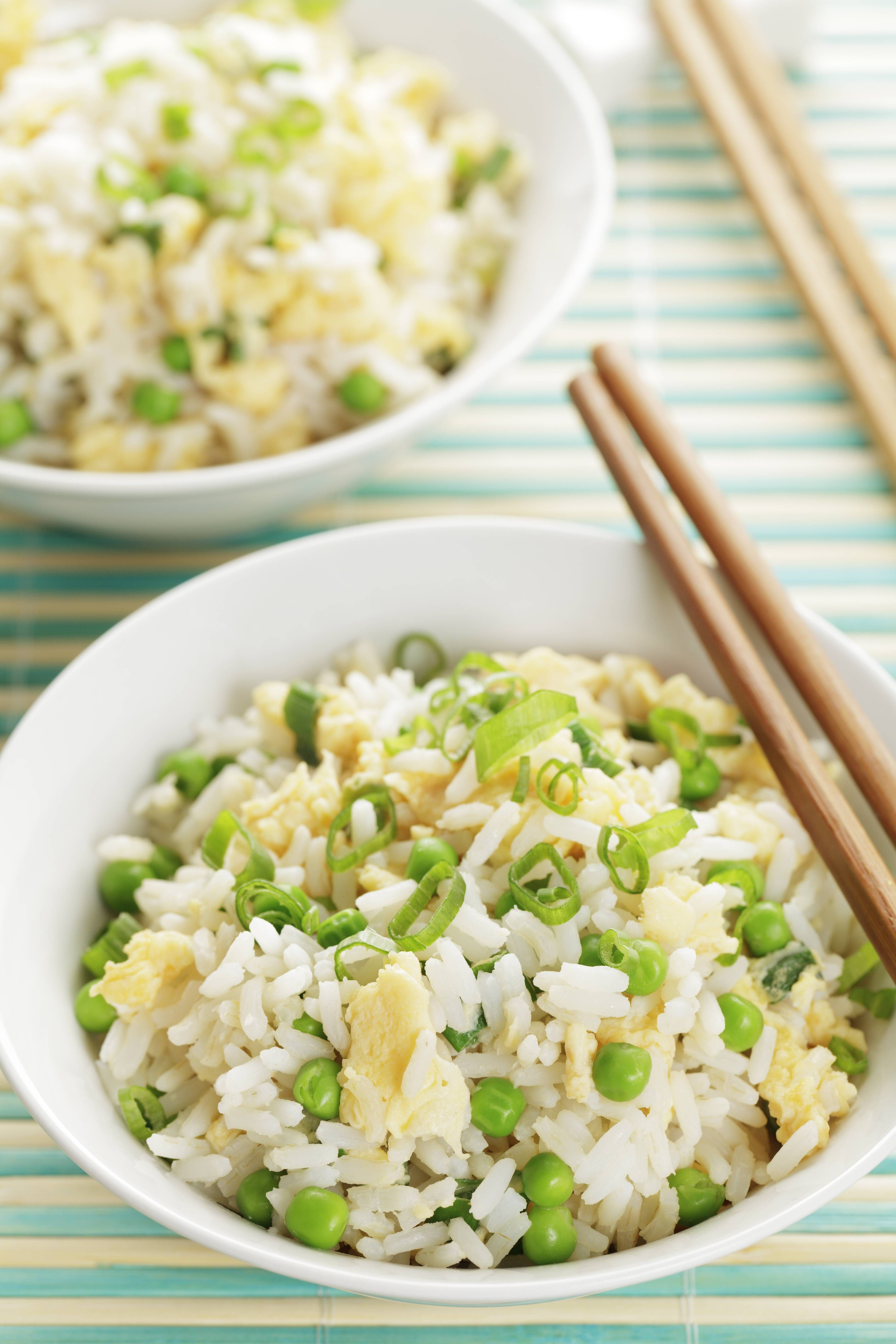 Gebratener Eierreis Mit Erbsen Und Sprossen: Mit Diesem Rezept Gelingt ...