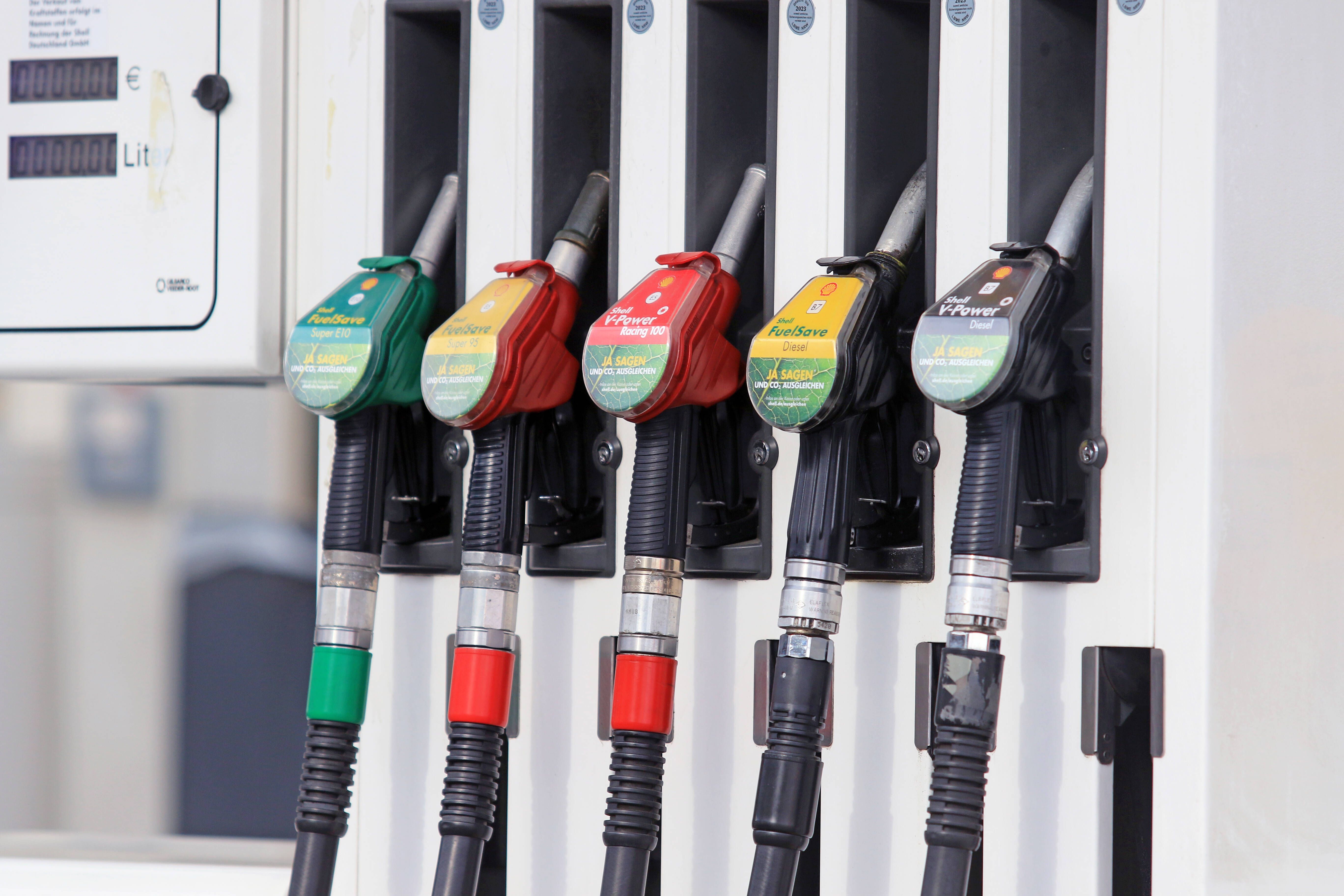 Spritpreis-Wahnsinn: So können Sie an der Zapfsäule sparen!