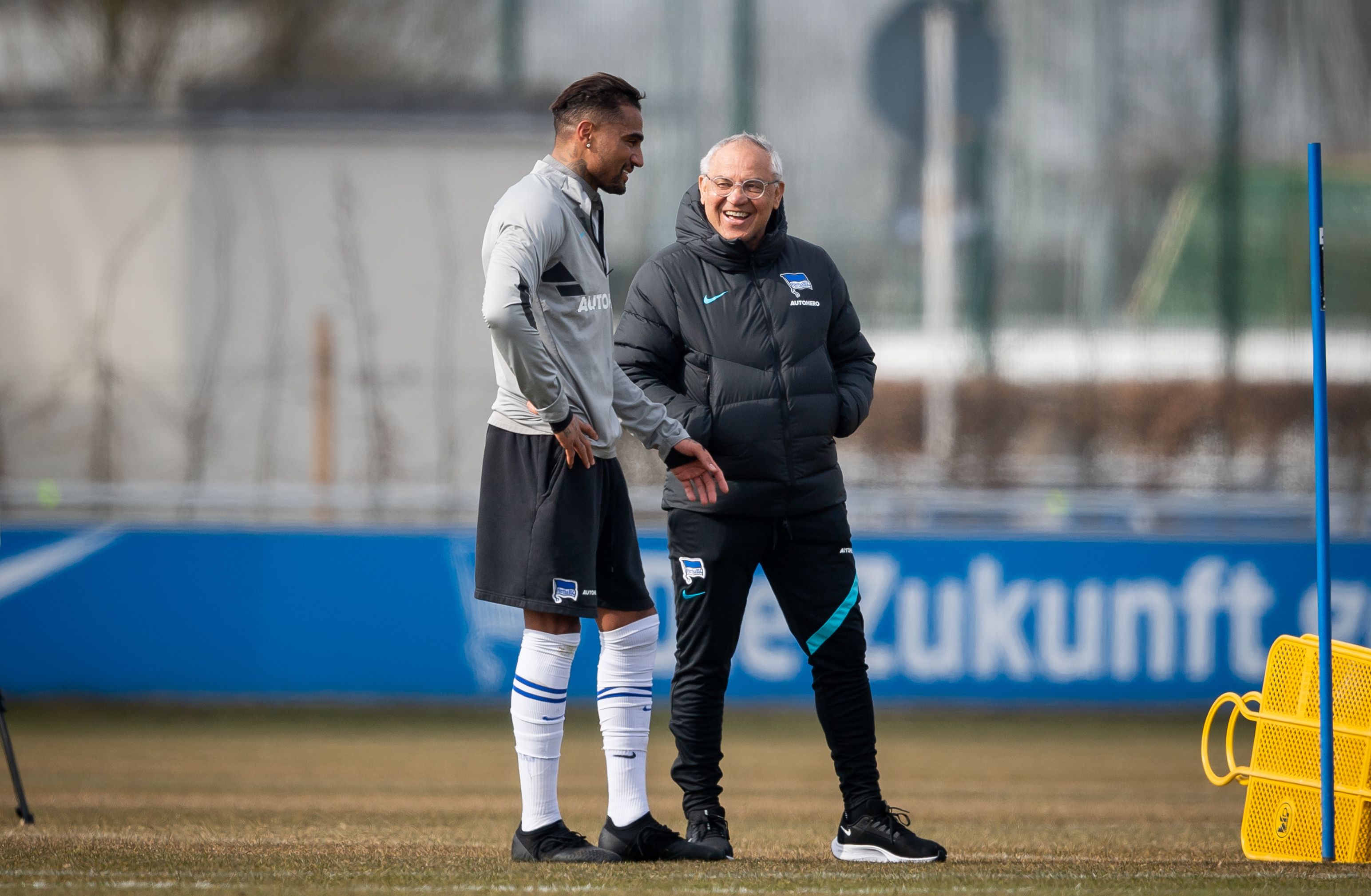 Beim ersten Kontakt mit der Hertha-Mannschaft gibt Felix Magath den Zuschauer