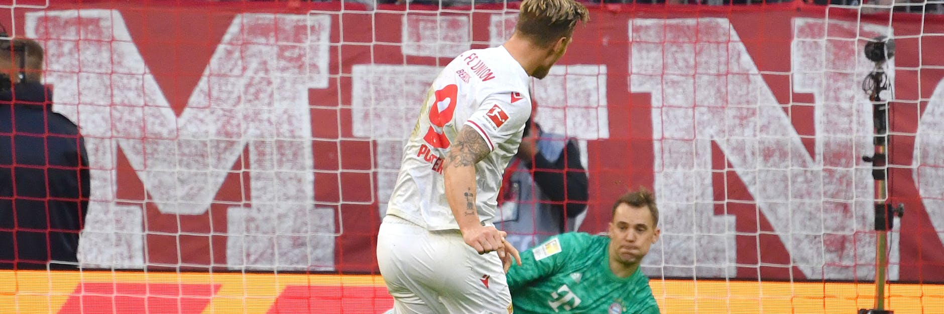 Unions Sebastian Polter trifft im Oktober 2019 per Elfer gegen Bayerns Torwart Manuel Neuer.