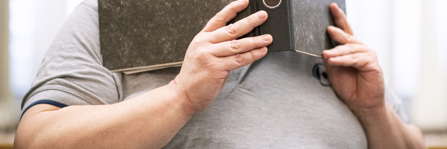 Der inzwischen rechtskräftig verurteilte Täter zu Prozessbeginn