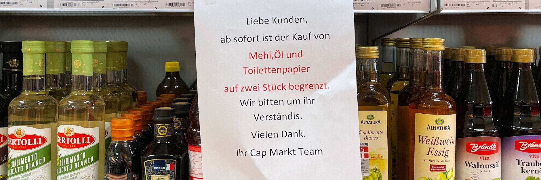 In vielen Supermärkten wird das Speiseöl inzwischen rationiert.