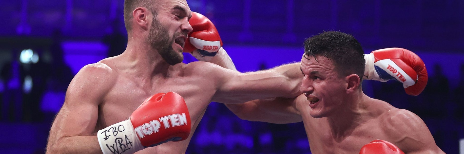 So war es am 9. Oktober 2021 im IBO-WM-Kampf: Robin Krasniqi (r.) und Dominic Bösel fighten um den Sieg.