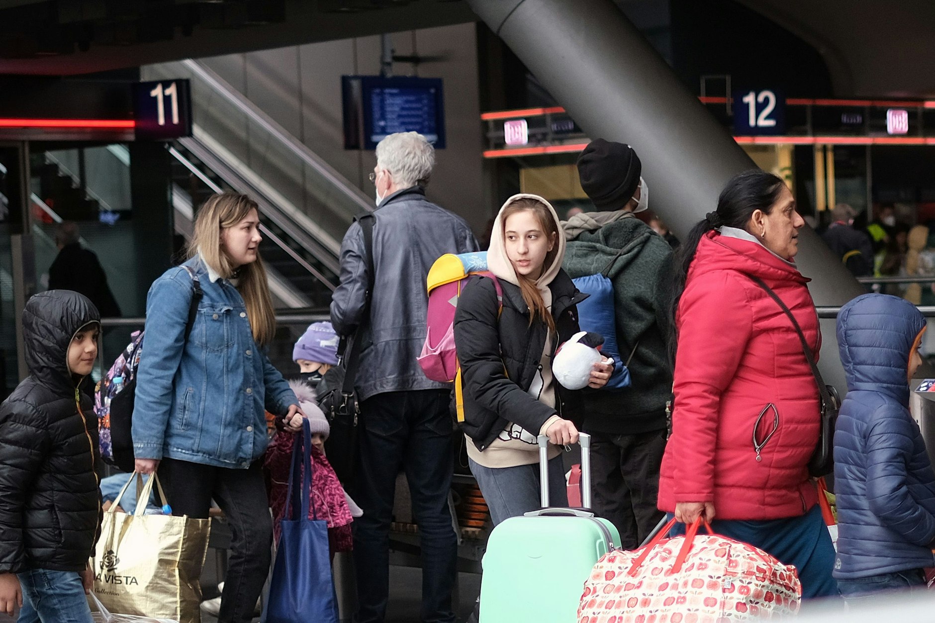 Flüchtlinge aus der Ukraine kommen am Berliner Hauptbahnhof an.