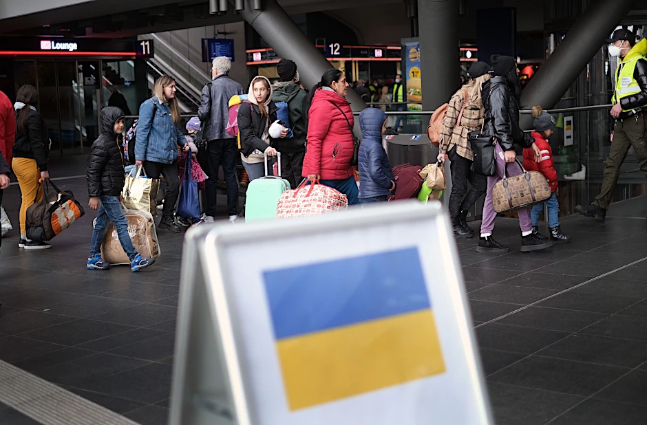 Flüchtlinge aus der Ukraine kommen am Berliner Hauptbahnhof an.