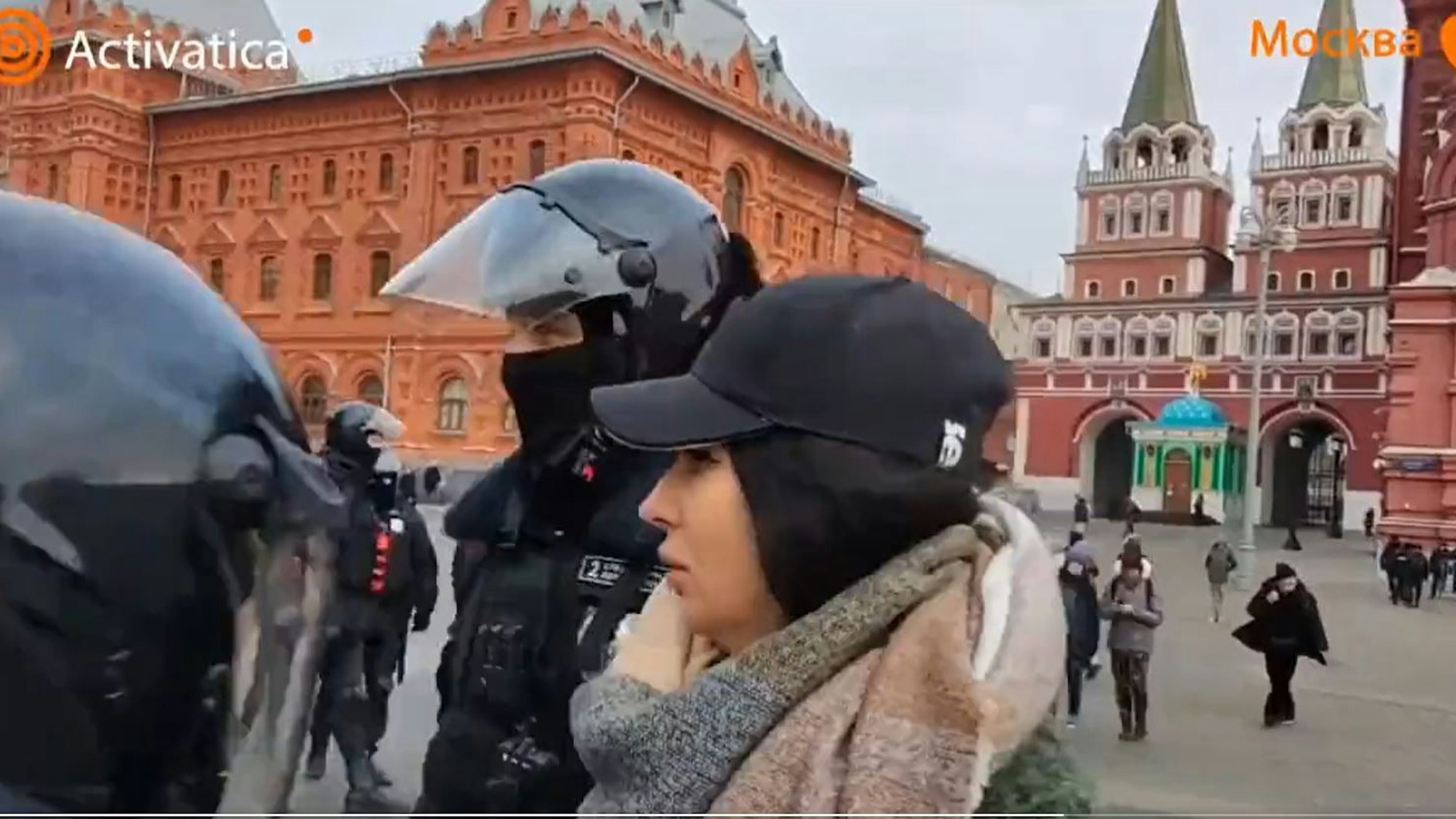 Diese Frau wollte gerade Putin verteidigen – und wurde auch festgenommen.