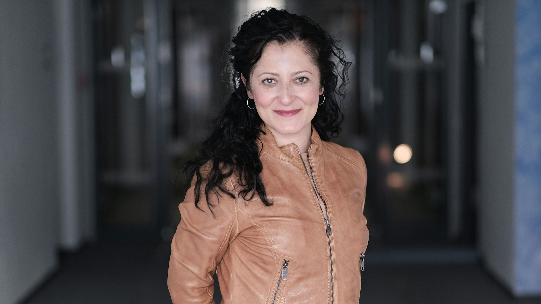 Cansel Kiziltepe (SPD) ist Mitglied des Deutschen Bundestages und seit Dezember 2021 Parlamentarische Staatssekretärin bei der Bundesministerin für Wohnen, Stadtentwicklung und Bauwesen.