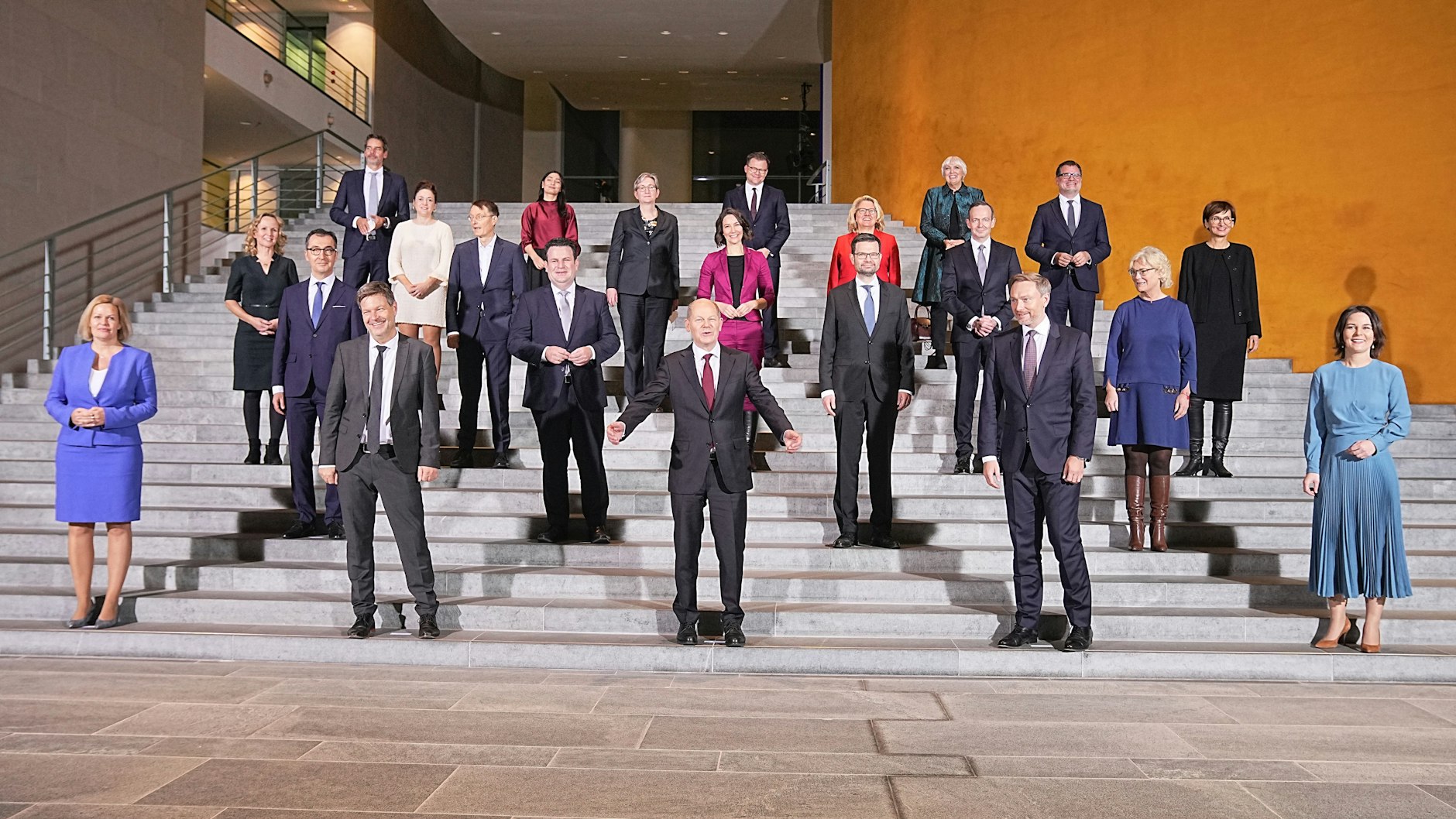 Die neue Bundesregierung bei der konstituierenden Kabinettssitzung im Bundeskanzleramt im Dezember.