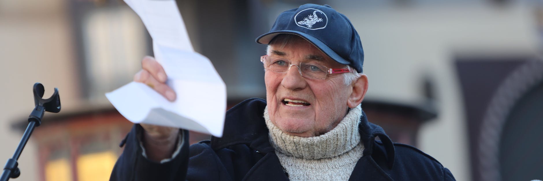 Schauspieler Heinz Hoenig, hier bei einer Spendenaktion für die Geflüchteten aus der Ukraine, wird noch mal Papa.