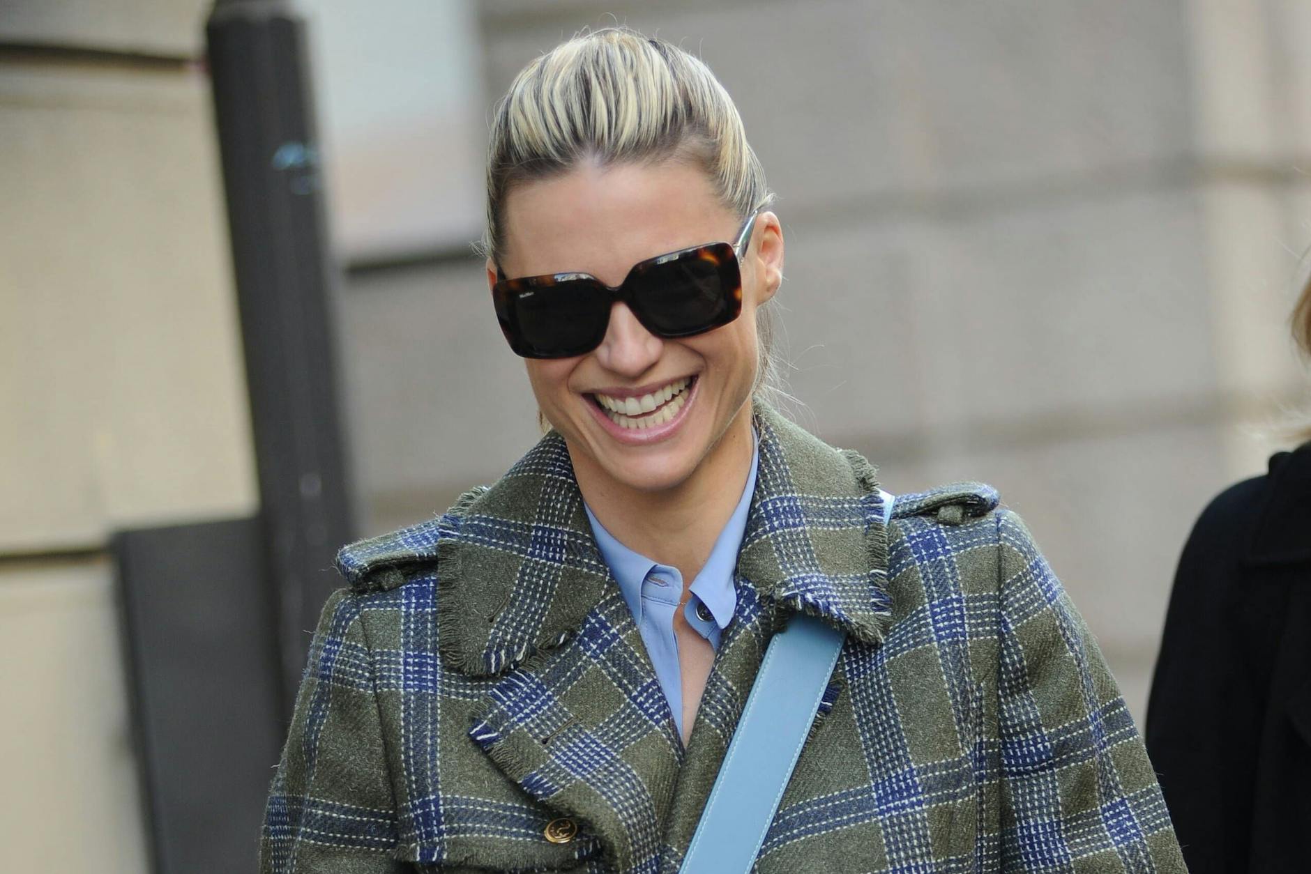 Michelle Hunziker, hier bei einem Stadtbummel durch Mailand, ist frisch verliebt.