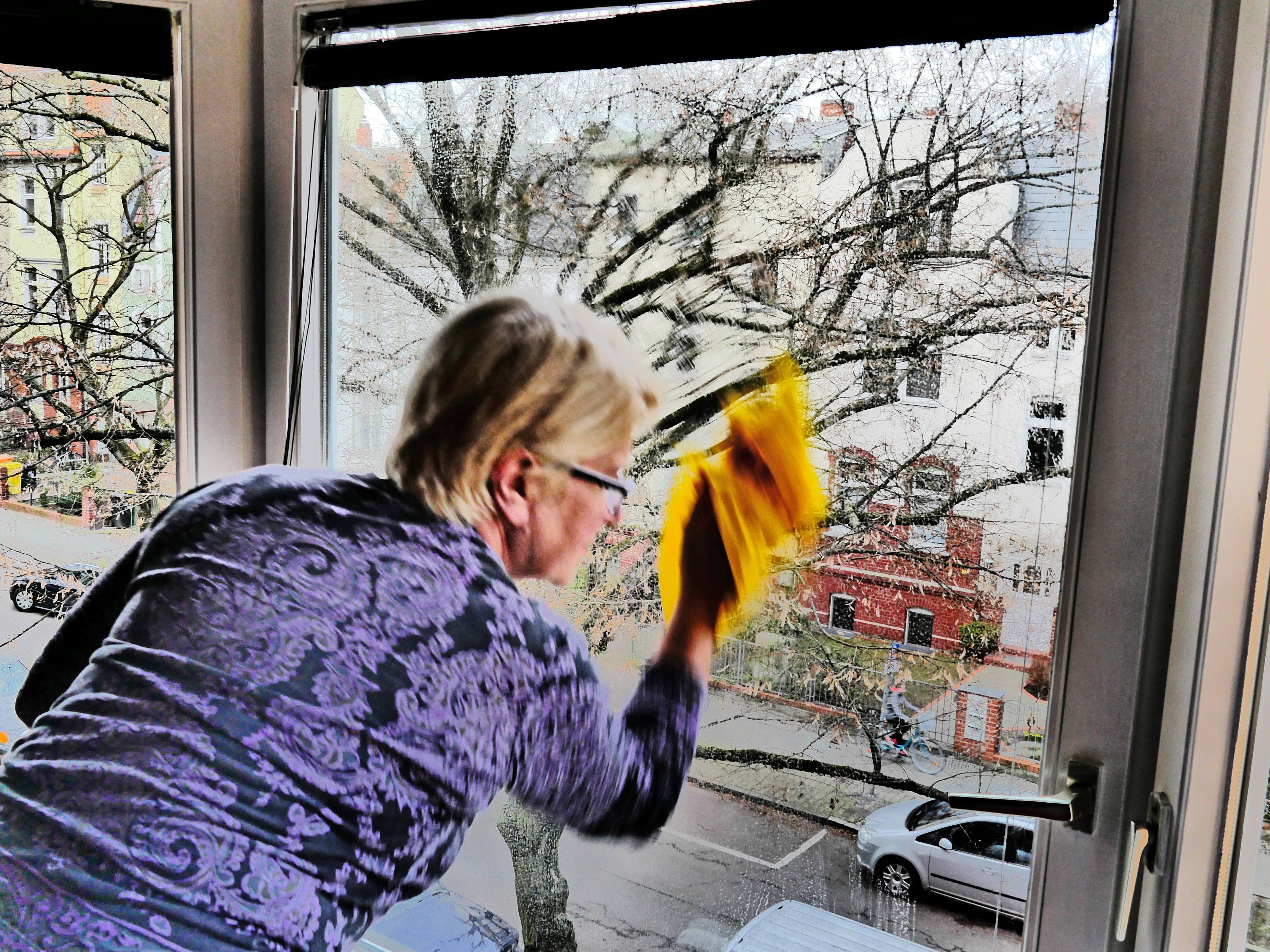 Fensterputzen nach dem Sahara-Staub: Das sind die besten Hausmittel – günstig, ökologisch, streifenfrei!
