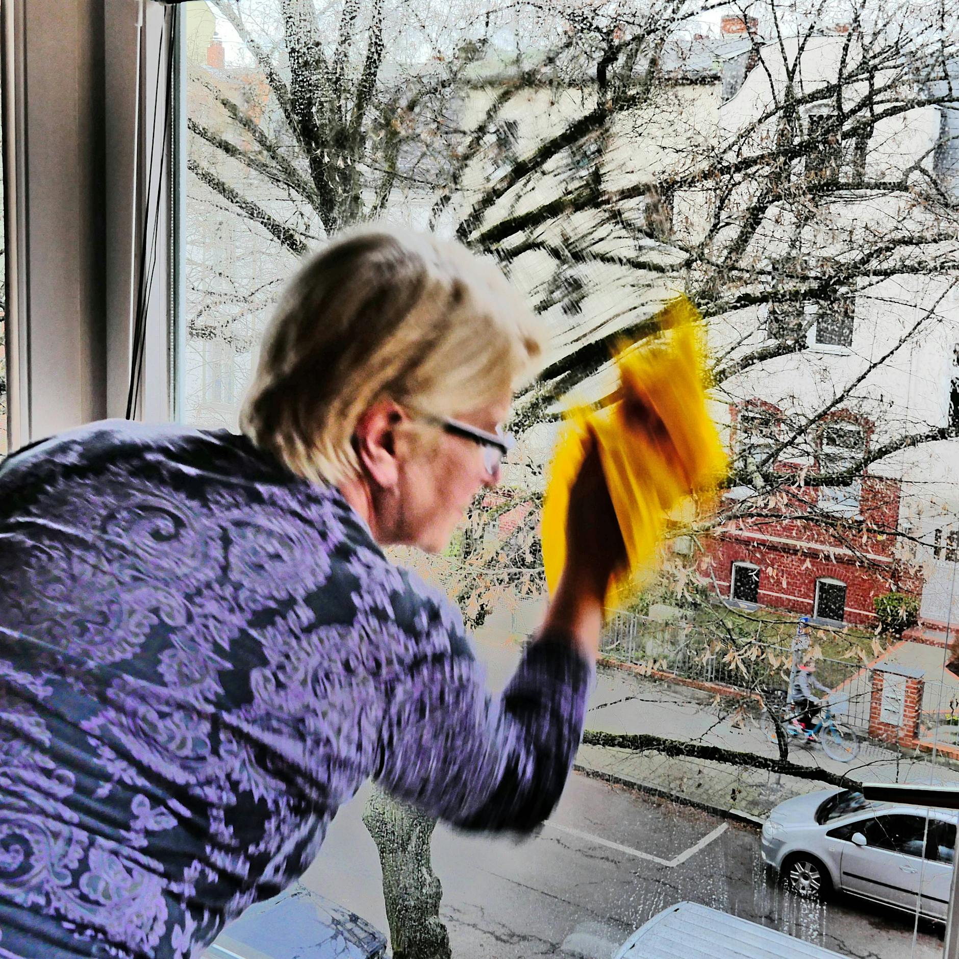 Fensterputzen nach dem Sahara-Staub: Das sind die besten Hausmittel – günstig, ökologisch, streifenfrei!