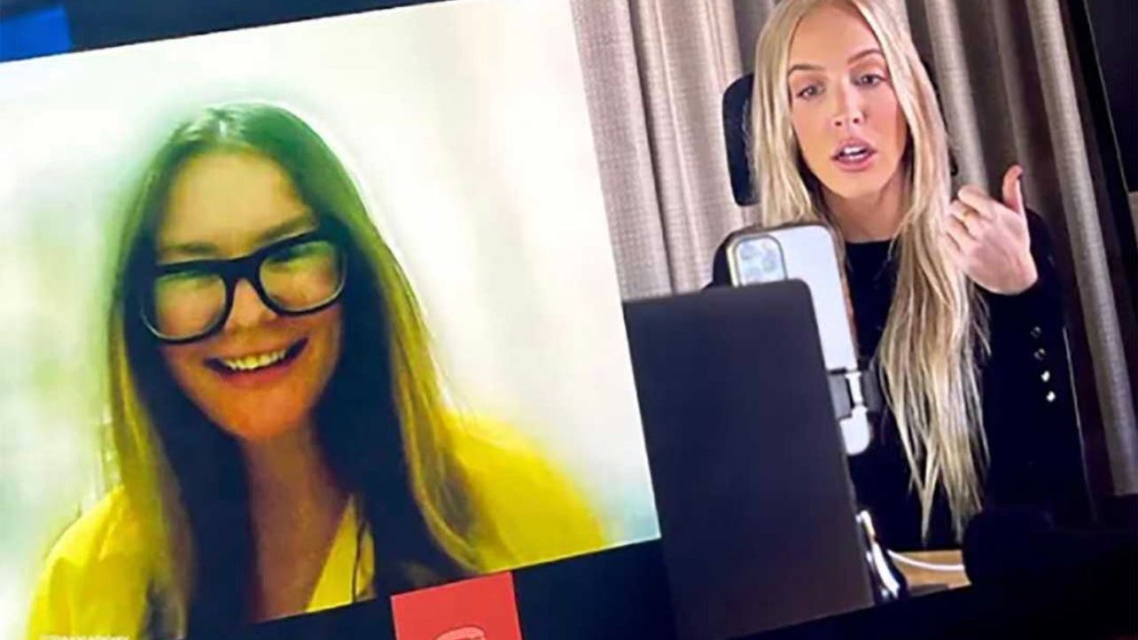 Standbild aus dem „Call Her Daddy“-Podcast mit Betrügerin Anna Sorokin.