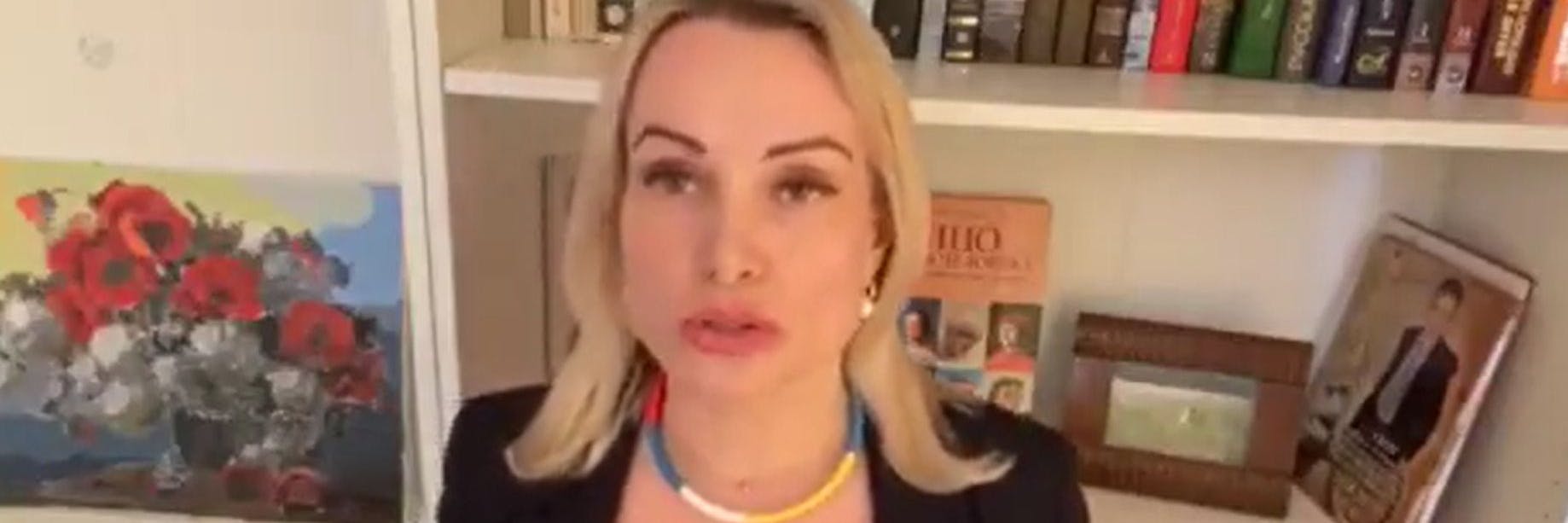 Marina Owssjannikowa versteckt sich mit ihren beiden Kindern bei Freunden, sie bangt um ihr Leben.