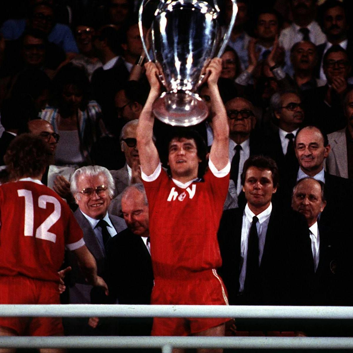 Der größte Erfolg des HSV machte Magath als Spieler mit einem Traumtor zum 1:0 gegen Juve möglich.