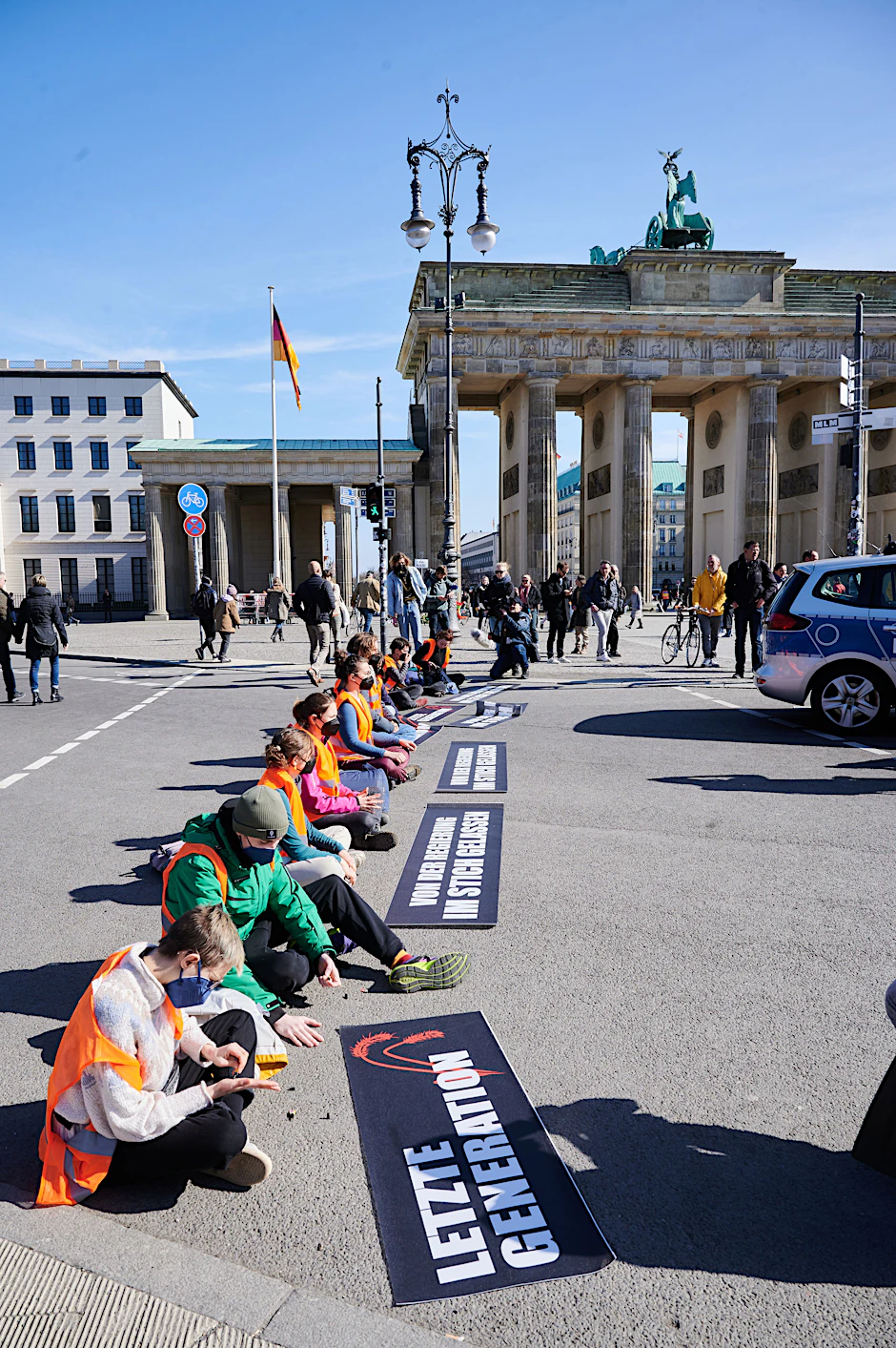 Berlin: Öko-Demonstranten blockieren Regierungsviertel
