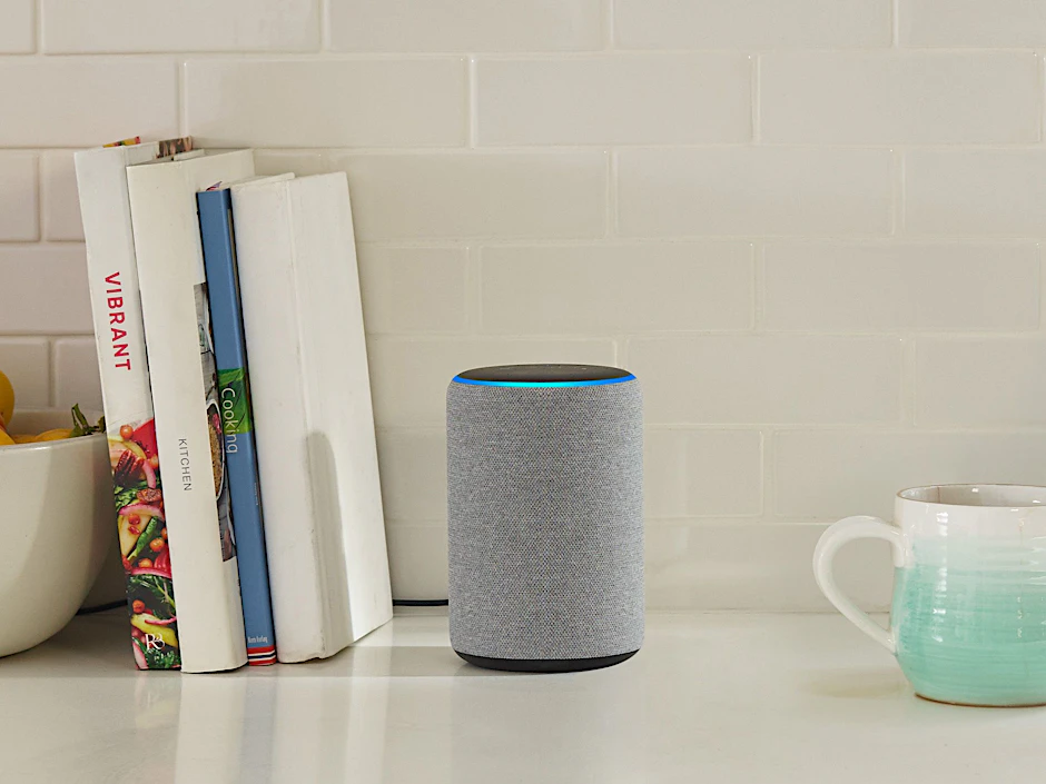Ziggy lautet ein neues Aktivierungswort, mit dem man Alexa auf Amazon-Geräten wie dem Echo-Plus-Smartspeaker (Bild) wecken kann.