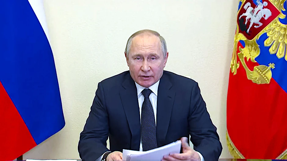 In einer verstörenden Rede kündigte Putin an, Russland werde „Verräter wie Fliegen ausspucken“.