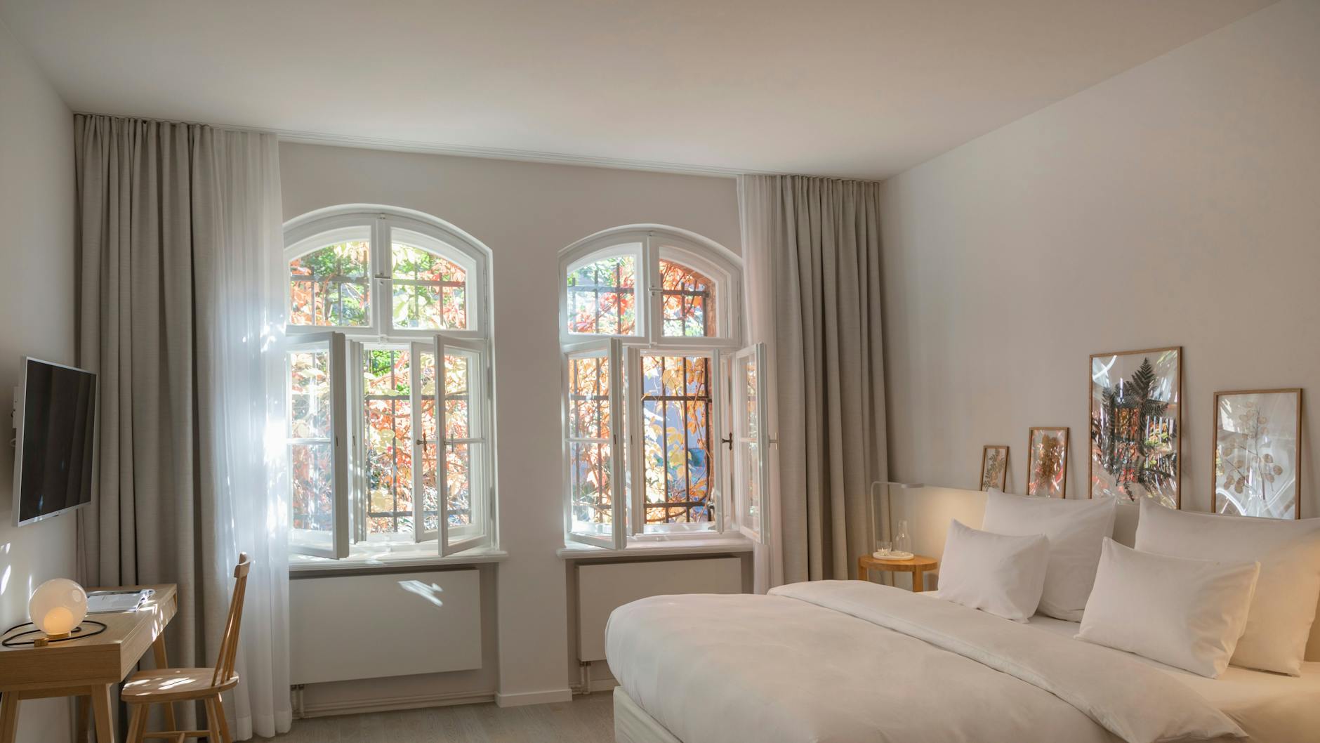 Den Architekten ist der schwierige Spagat gelungen, die Räume einladend zu gestalten, ohne den geschichtlichen Hintergrund des Gebäudes zu ignorieren.