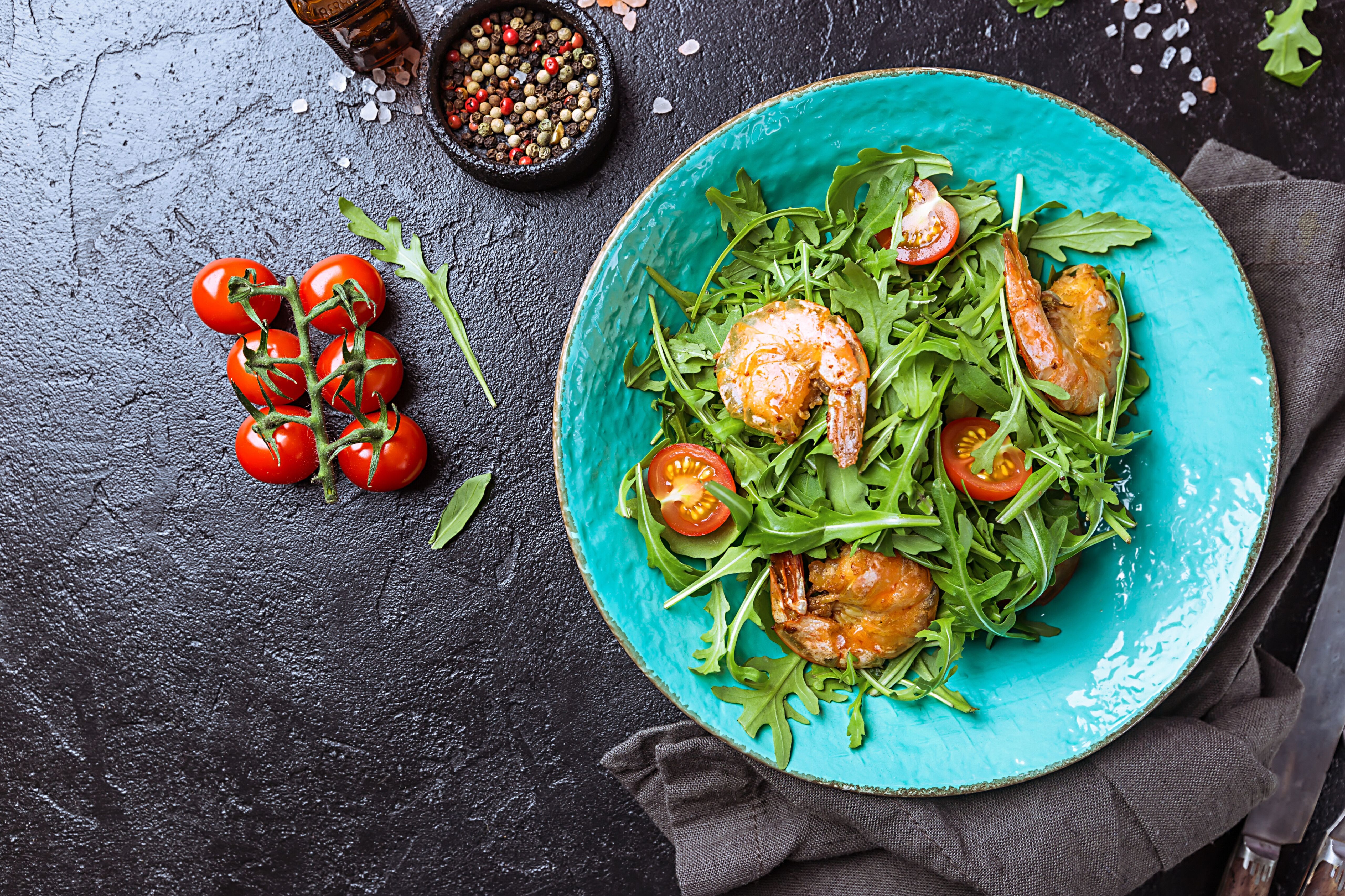 Zwei Schlankmacher-Rezepte: Der Fettverbrenner-Salat – und ein Low-Carb-Luxus-Salat mit Garnelen!