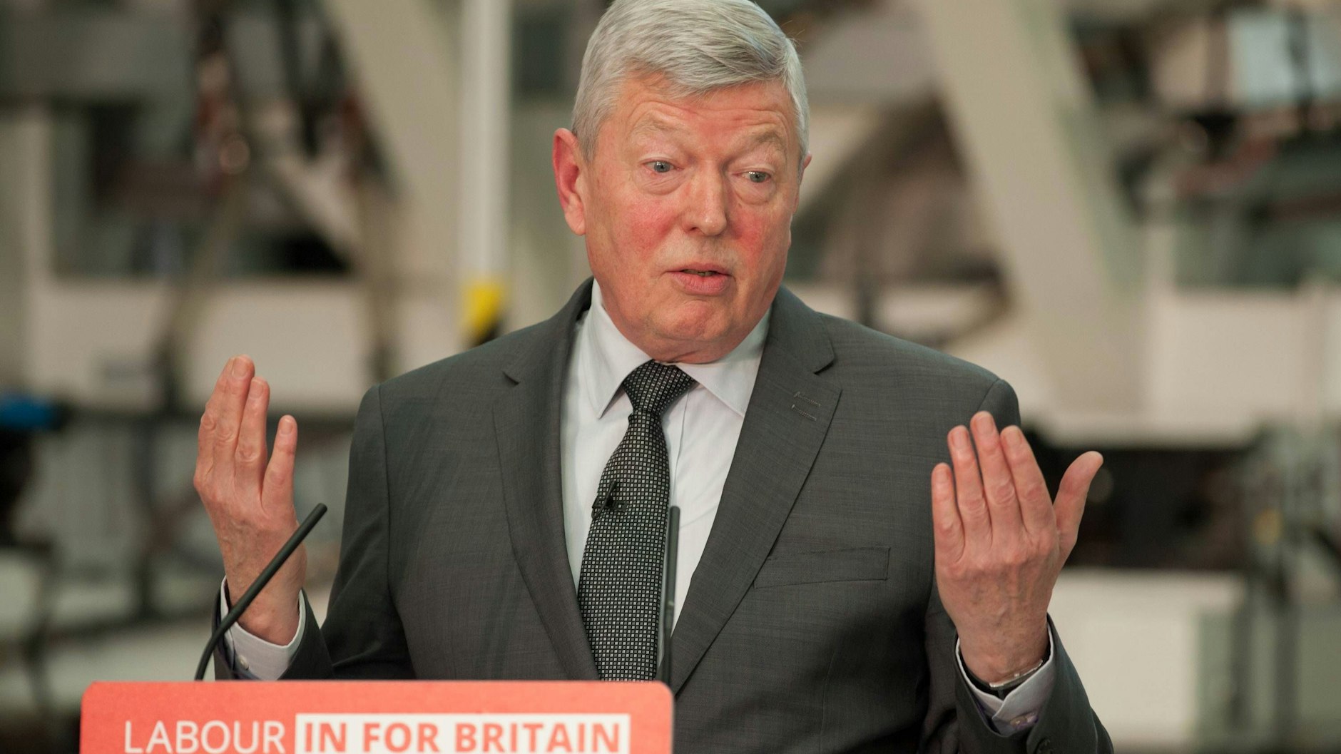 Briten Politiker Alan Johnson aß bei der Queen mal einen Hundekeks.