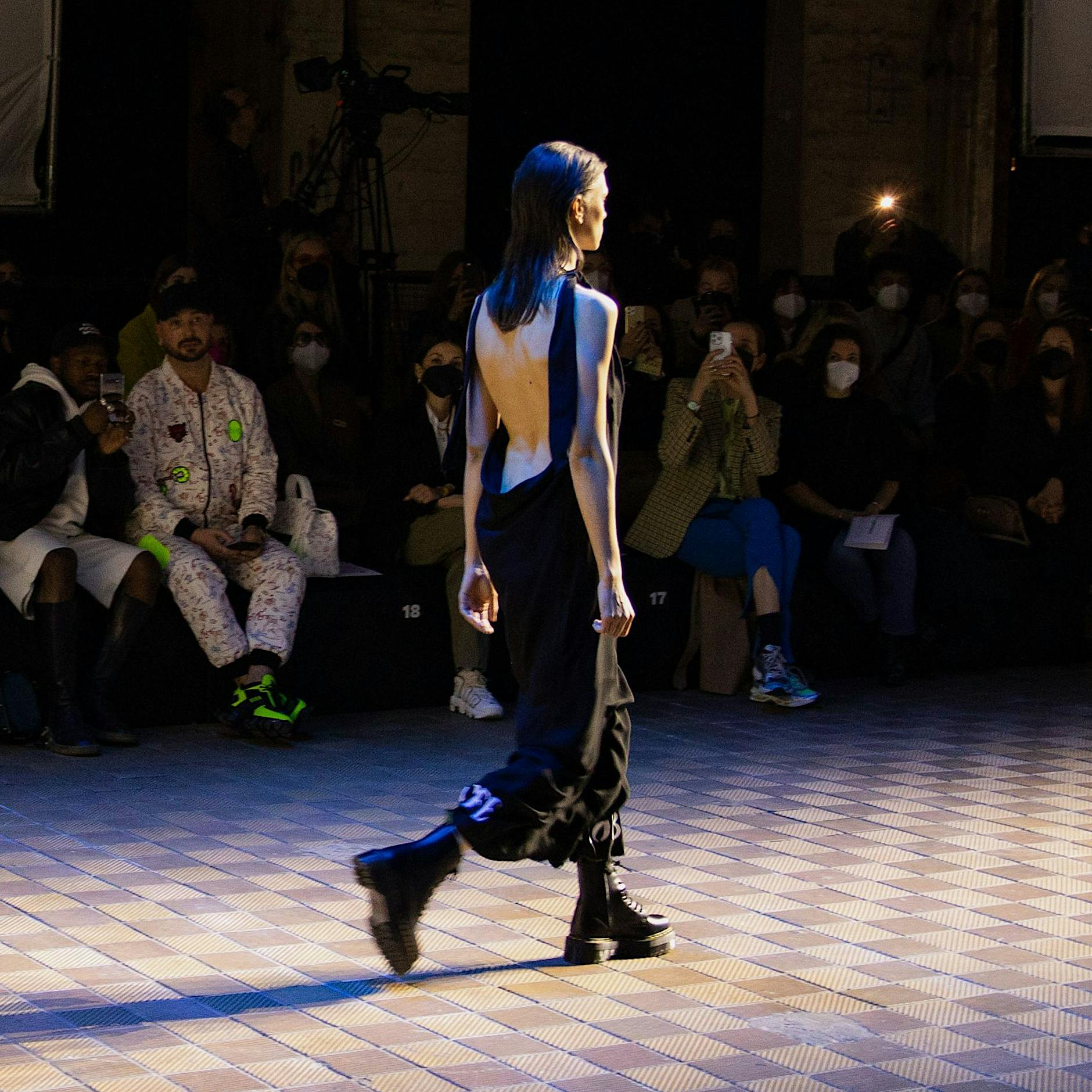 Fashion Week in Kriegszeiten: „Nicht über die Mode sprechen, sondern durch sie“