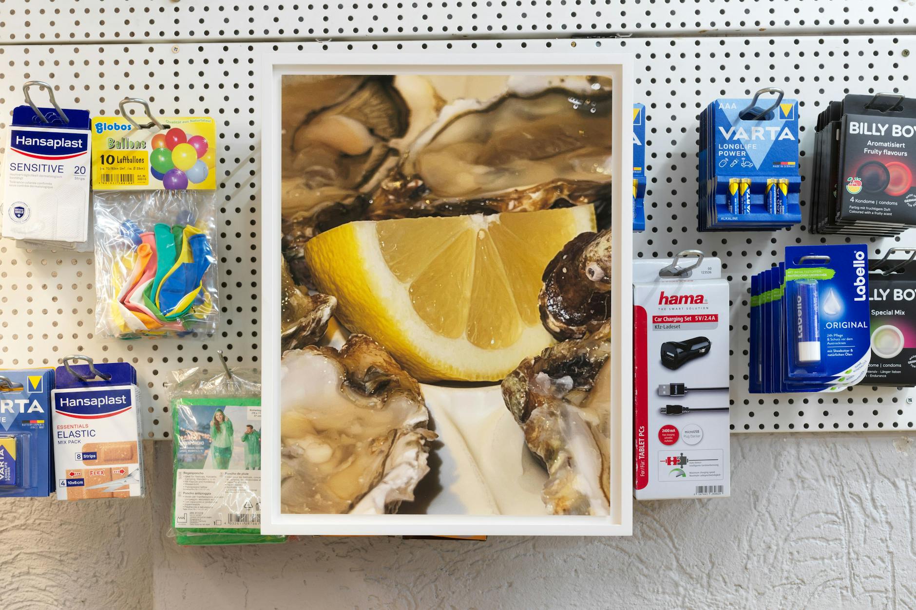 Kunst zwischen Obst und Kondomen: Victoria Pidusts „Untitled 41“, 2021.