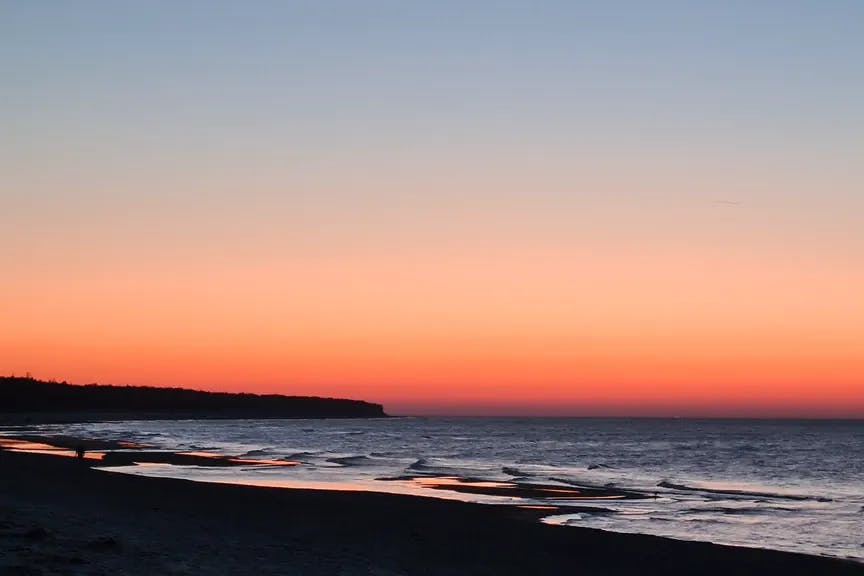 Tipp unseres Autors: Geben Sie „Plaża w grzybowie zejście na plażę, Grzybowo“ bei Google Maps ein und genießen Sie einen Sonnenuntergang nahezu alleine am Strand.
