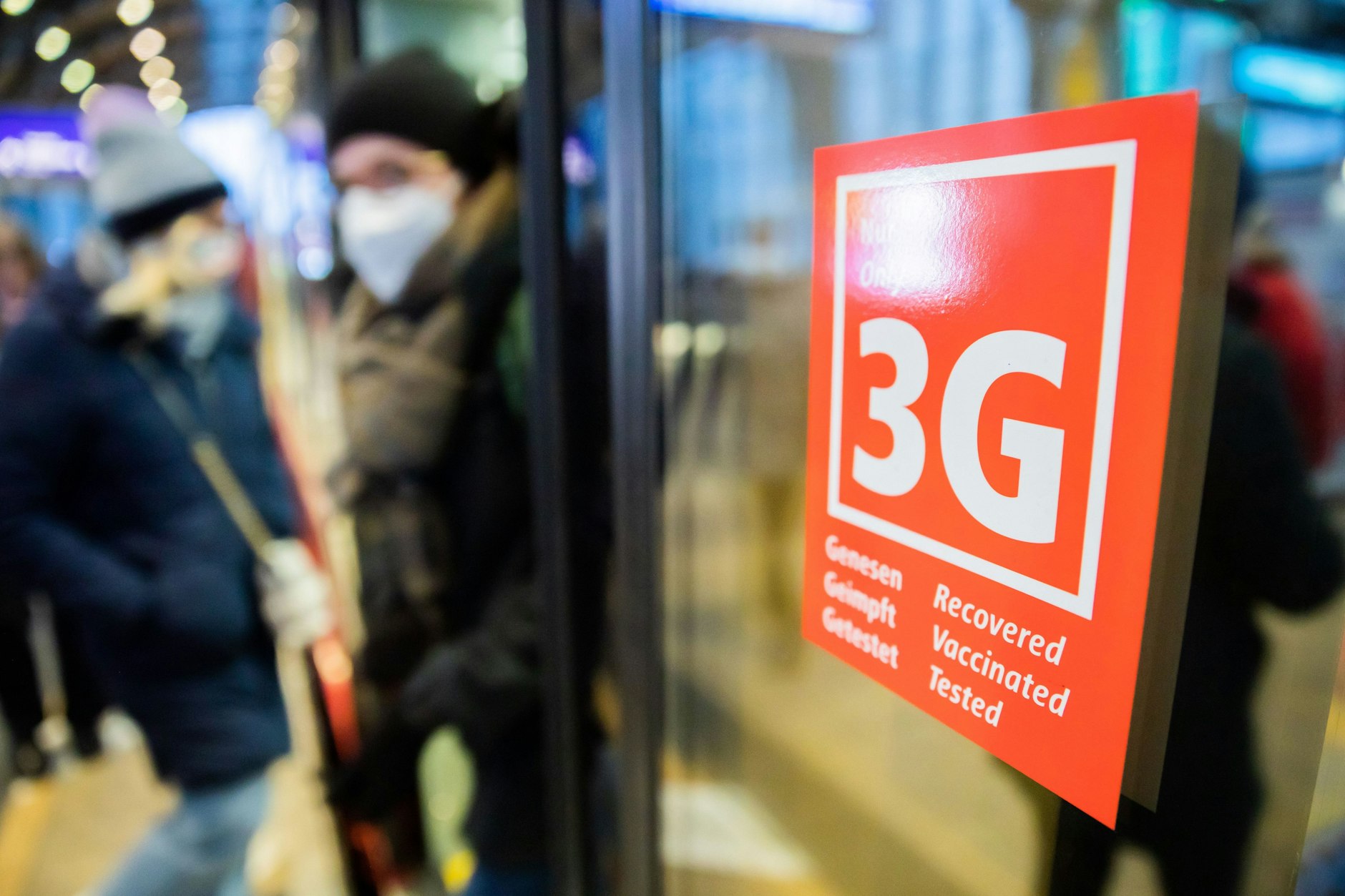Bahnfahrer können die Züge von diesem Sonntag an wieder ohne 3G-Nachweise als Geimpfte, Genesene oder Getestete nutzen.