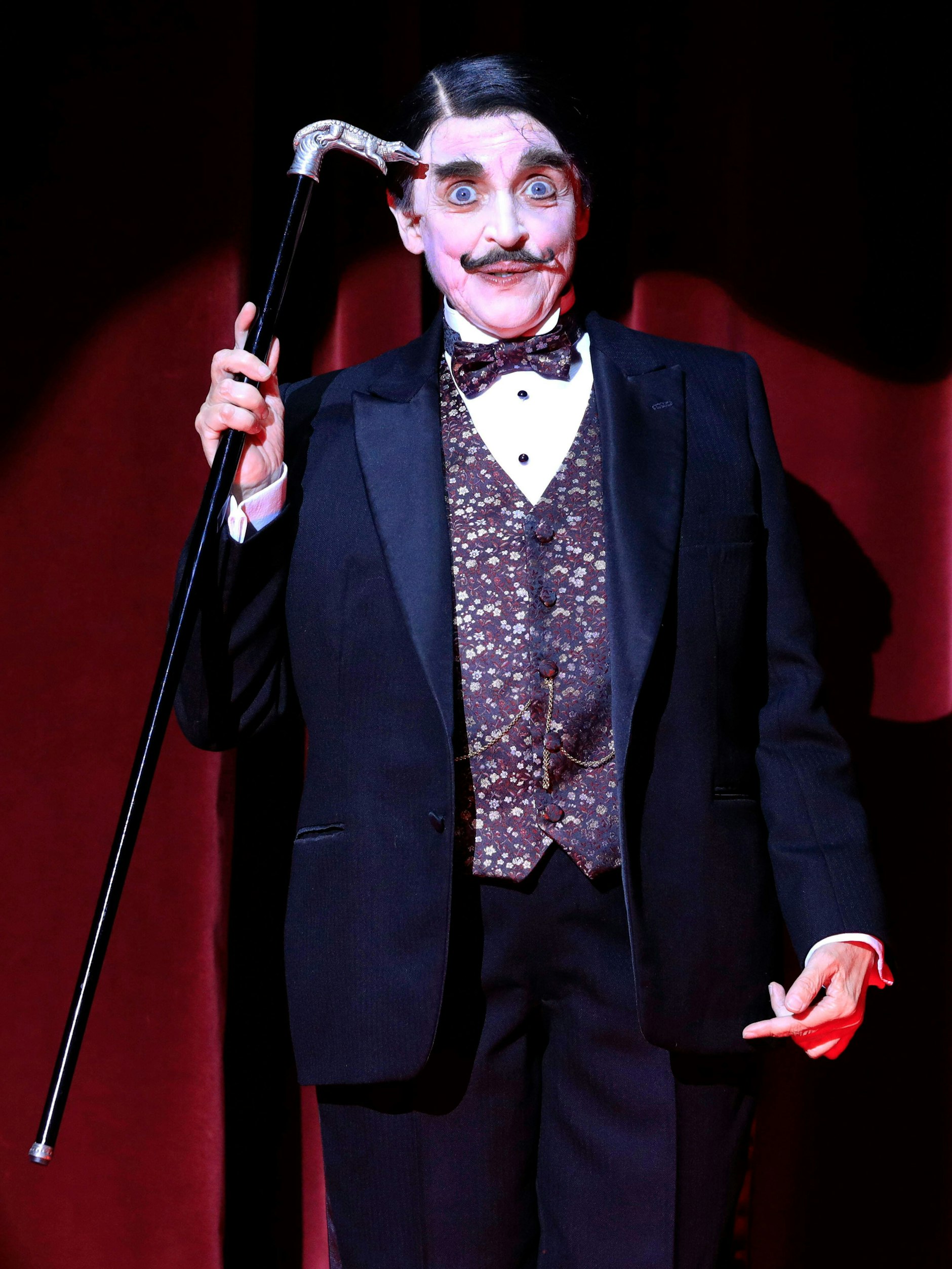 Katharina Thalbach brilliert in "Mord im Orientexpress" als belgischer Meisterdetektiv Hercule Poirot.