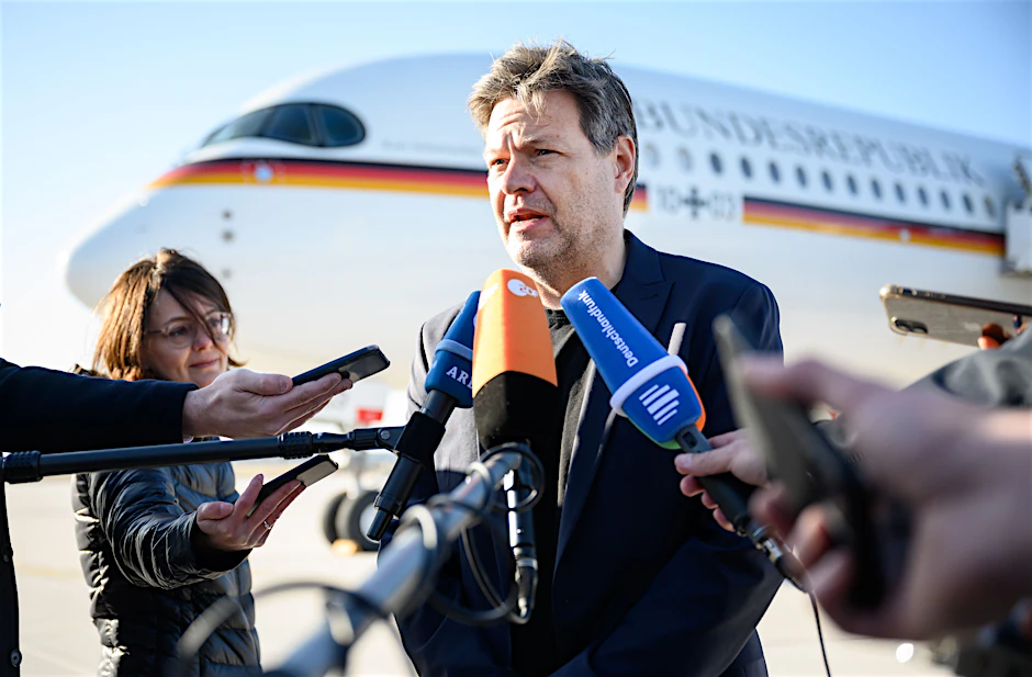Robert Habeck (Bündnis 90/Die Grünen), Bundesminister für Wirtschaft und Klimaschutz, reist zu einem dreitägigen Besuch an den Persischen Golf.