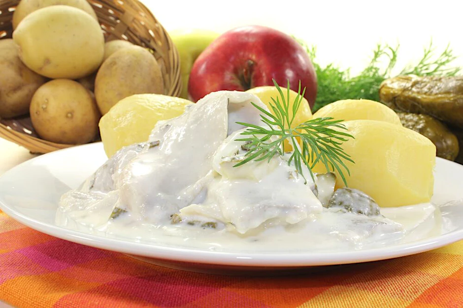 Mit Pellkartoffeln serviert ist der Sahnehering ein absolutes Gedicht.