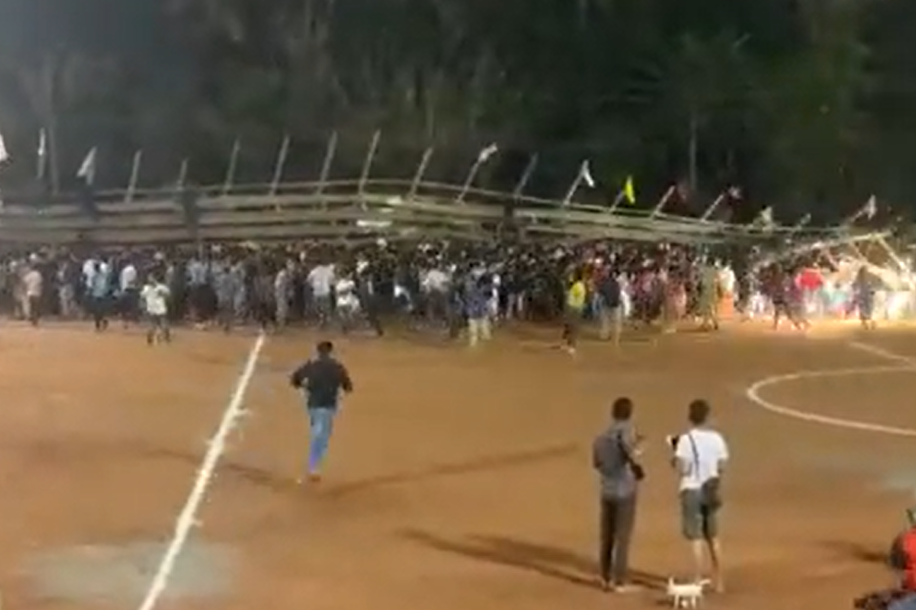 Mindestens 225 Menschen erlitten am Samstagabend im Distrikt Malappuram teils schwere Wunden und Brüche.