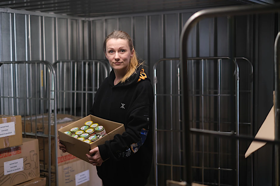 Viktoria Günther beim Packen.