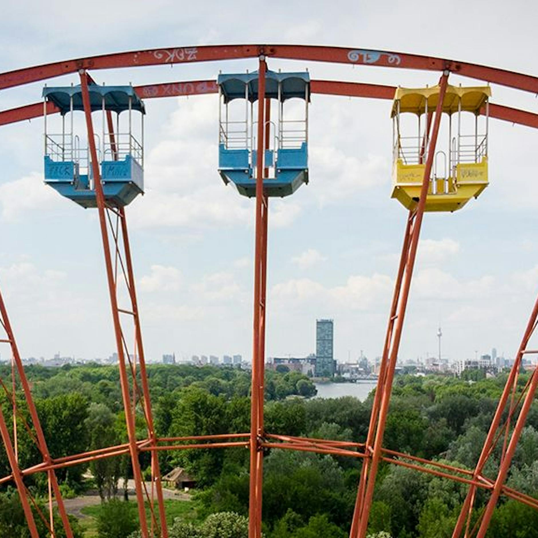 Kult-TV-Sendung aus der DDR! Statisten für „Spuk unterm Riesenrad“ gesucht: So können SIE im Ost-Klassiker mitspielen