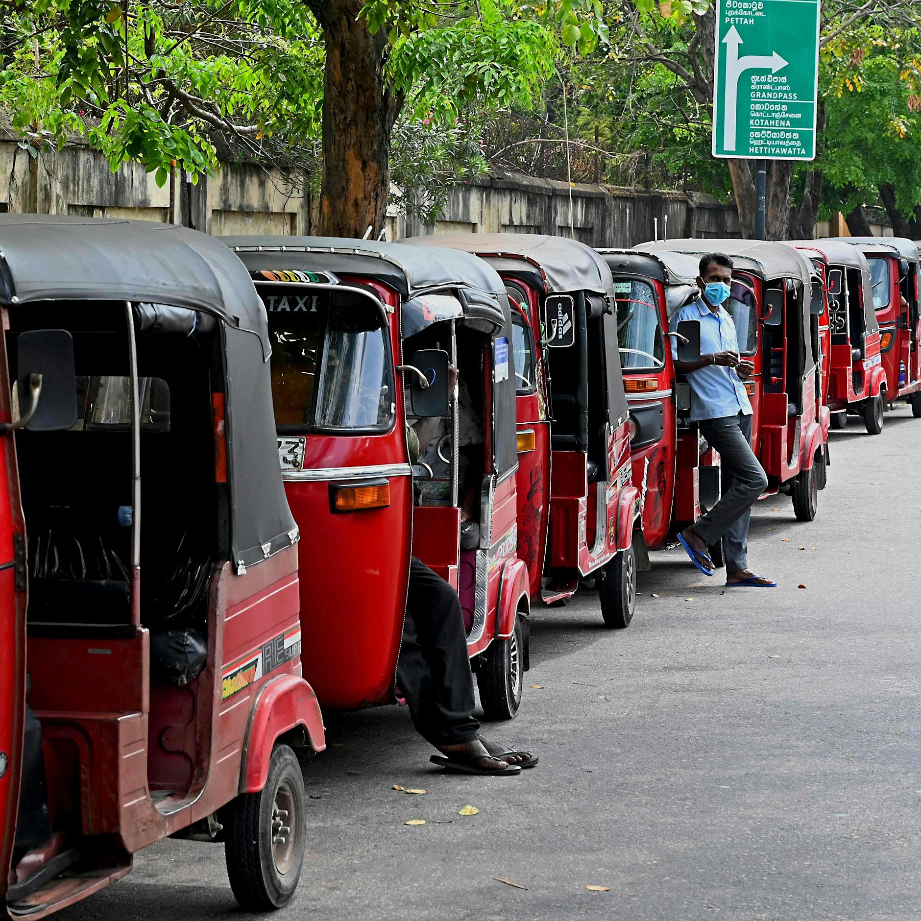 Sri Lanka: Benzin ist knapp – Vier Männer sterben beim Warten vor Tankstelle