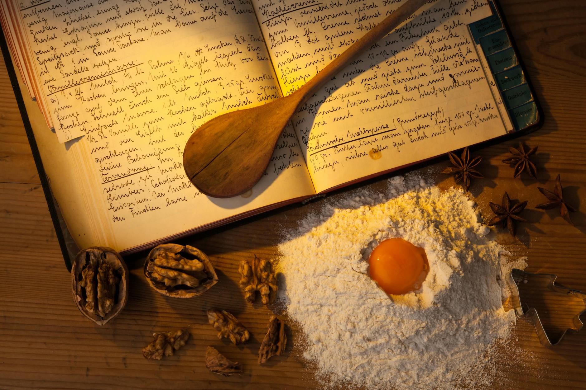 Sächsischer Speckfettkuchen ist ein traditionelles Gebäck aus Omas Backbuch. Das Rezept ist etwas aufwändiger, aber die Arbeit lohnt sich!